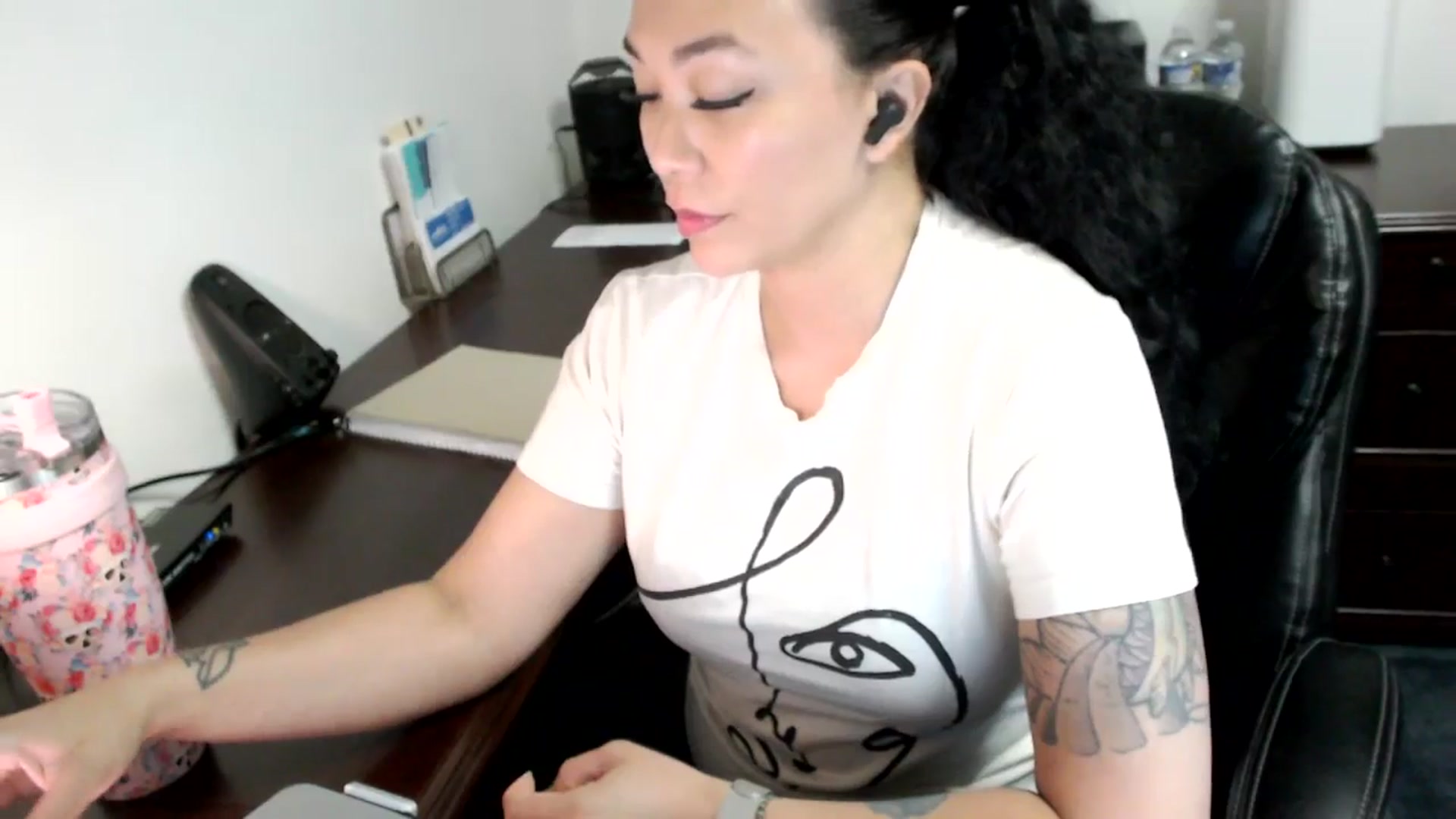 Gallery image thumbnail from MickaylaMoon's myfreecams stream on, 06/17/2024, 19:20 image 6 of 20
