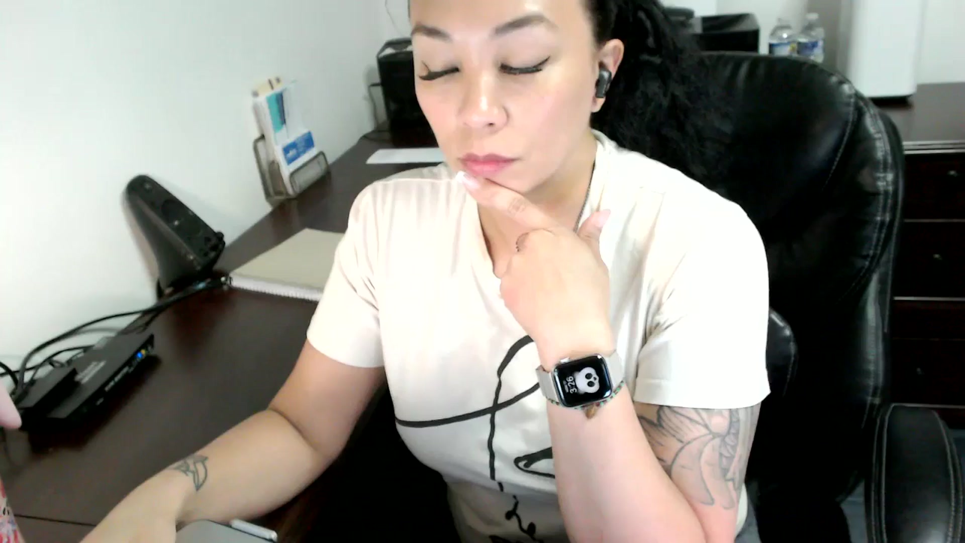 Gallery image thumbnail from MickaylaMoon's myfreecams stream on, 06/17/2024, 19:42 image 6 of 20