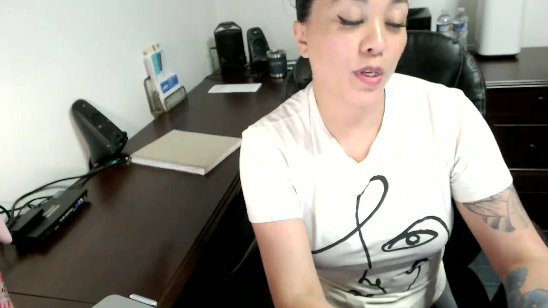 Gallery image thumbnail from MickaylaMoon's myfreecams stream on, 06/17/2024, 19:42 image 12 of 20