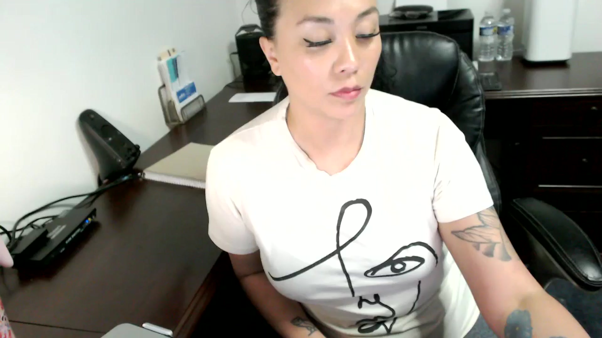 Gallery image thumbnail from MickaylaMoon's myfreecams stream on, 06/17/2024, 19:42 image 3 of 20
