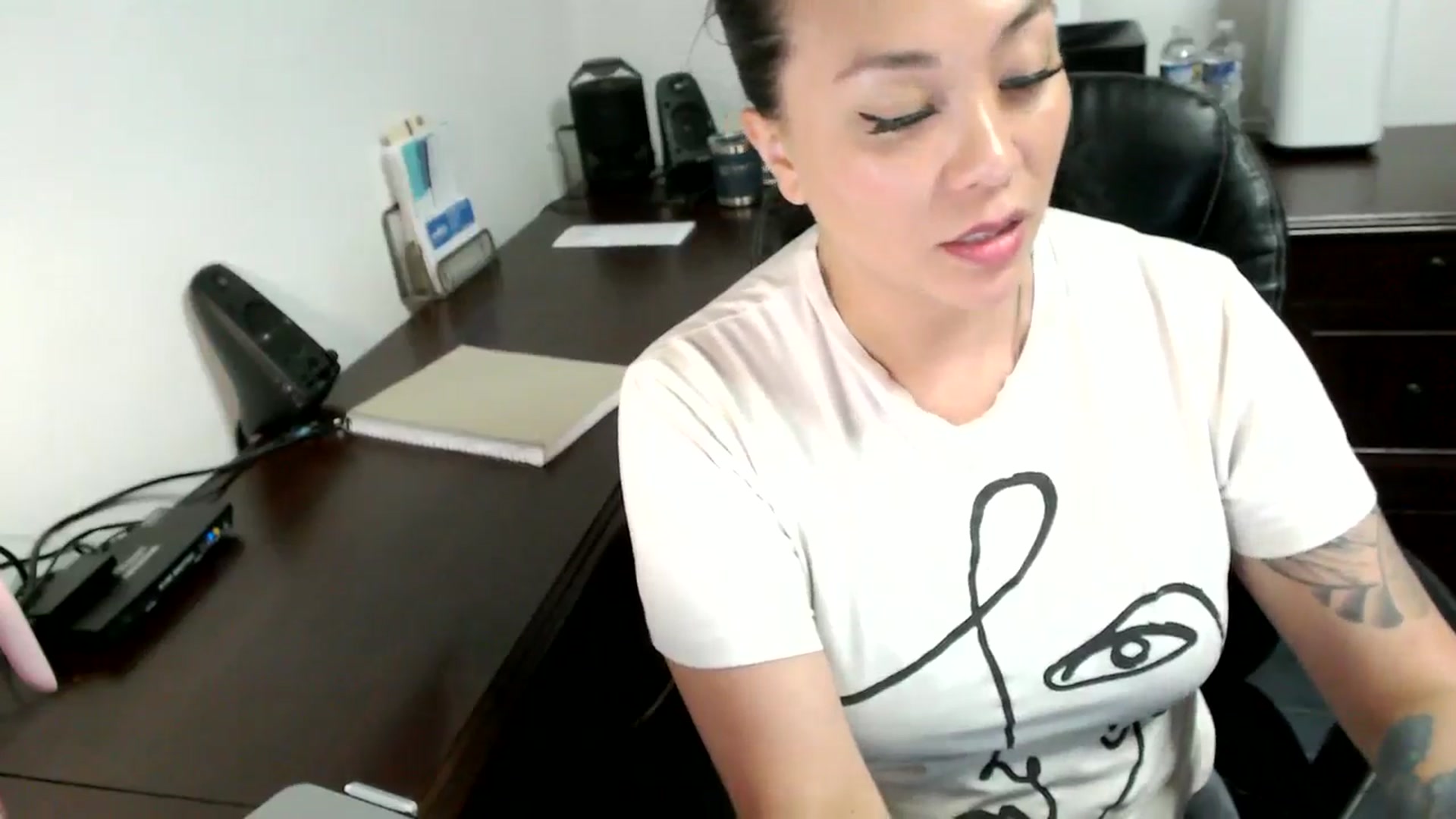 Gallery image thumbnail from MickaylaMoon's myfreecams stream on, 06/17/2024, 19:42 image 17 of 20