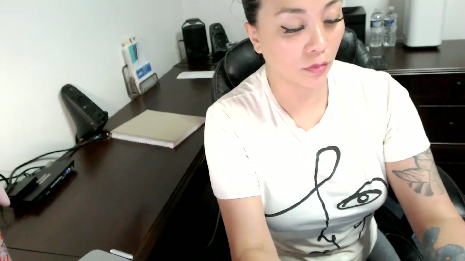 Gallery image thumbnail from MickaylaMoon's myfreecams stream on, 06/17/2024, 19:42 image 4 of 20