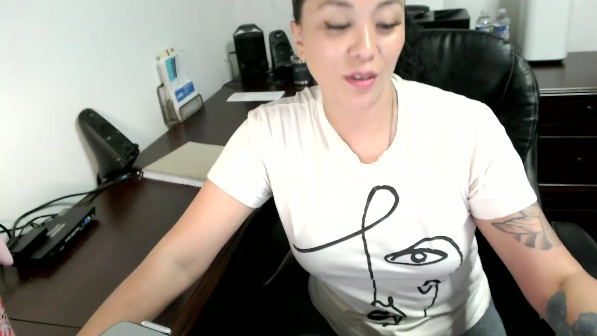 Gallery image thumbnail from MickaylaMoon's myfreecams stream on, 06/17/2024, 19:42 image 15 of 20