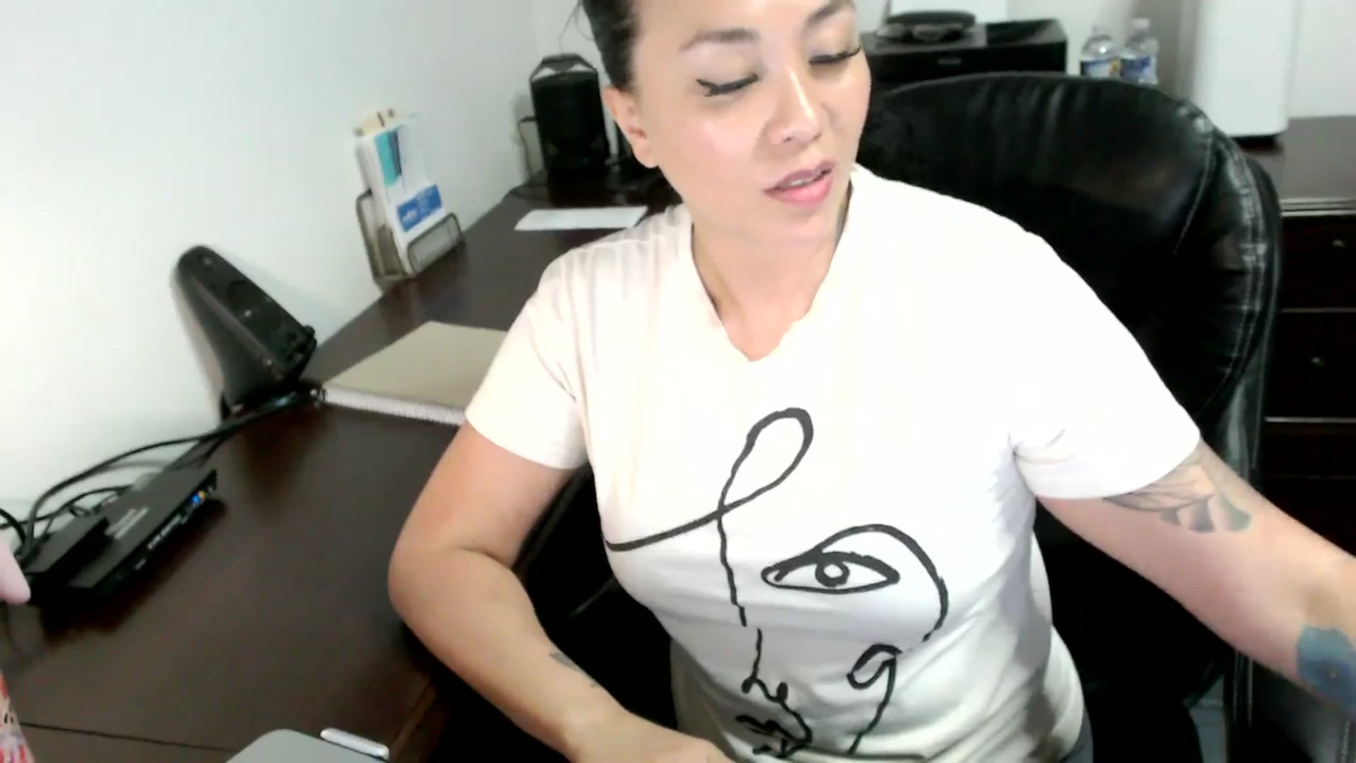 Gallery image thumbnail from MickaylaMoon's myfreecams stream on, 06/17/2024, 19:42 image 11 of 20