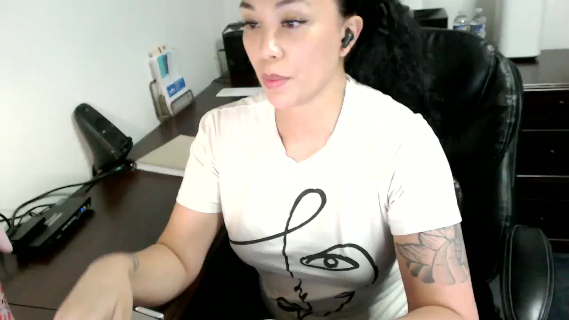Gallery image thumbnail from MickaylaMoon's myfreecams stream on, 06/17/2024, 19:42 image 5 of 20