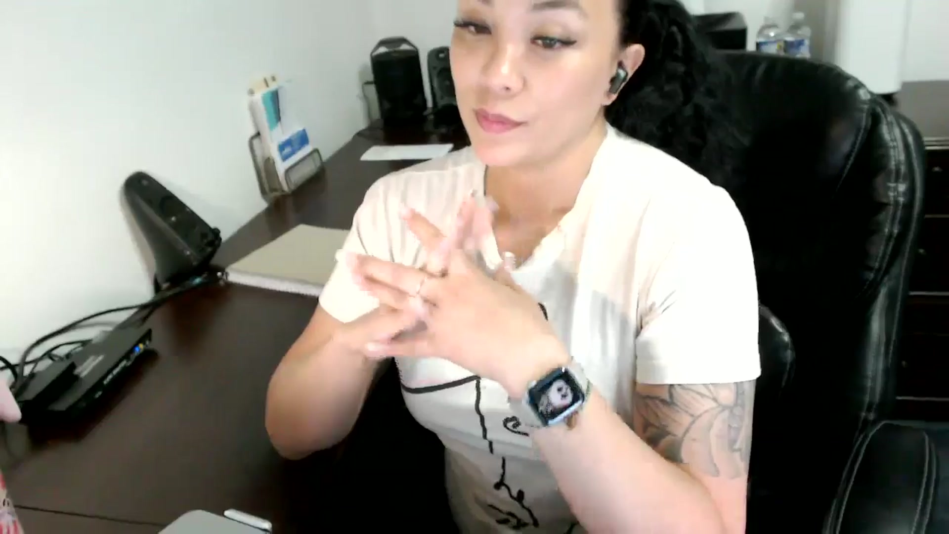 Gallery image thumbnail from MickaylaMoon's myfreecams stream on, 06/17/2024, 19:42 image 10 of 20