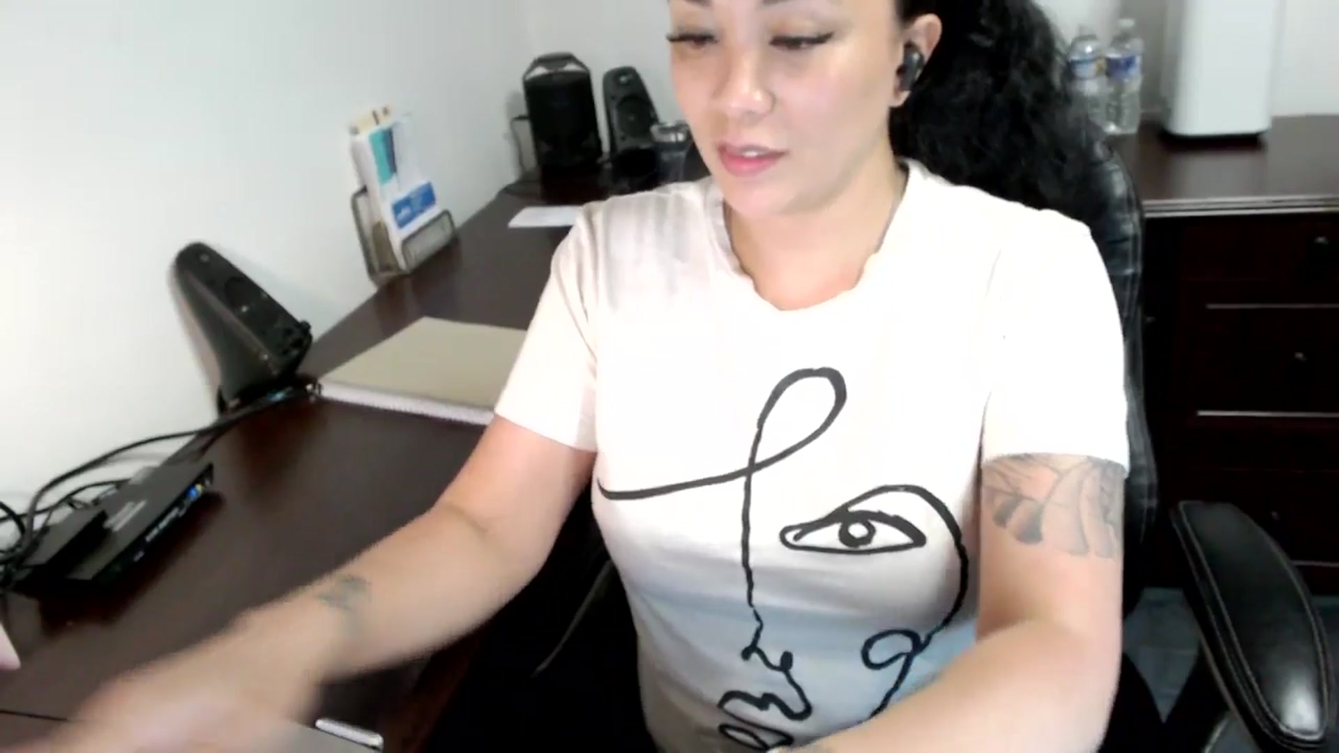 Gallery image thumbnail from MickaylaMoon's myfreecams stream on, 06/17/2024, 20:27 image 14 of 20