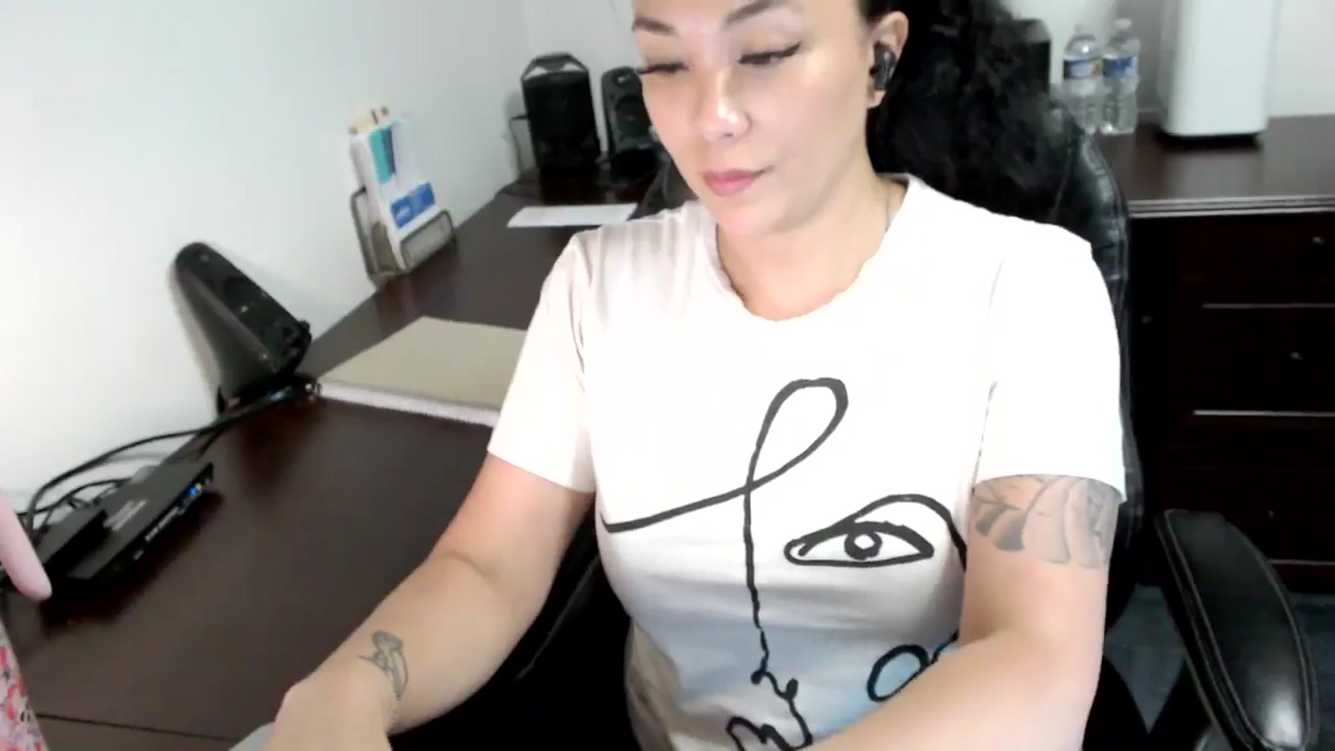Gallery image thumbnail from MickaylaMoon's myfreecams stream on, 06/17/2024, 20:27 image 20 of 20