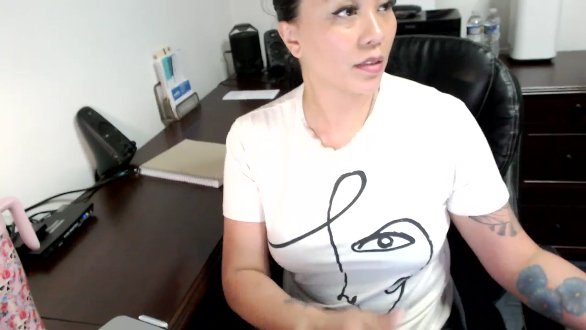 Gallery image thumbnail from MickaylaMoon's myfreecams stream on, 06/17/2024, 20:27 image 11 of 20