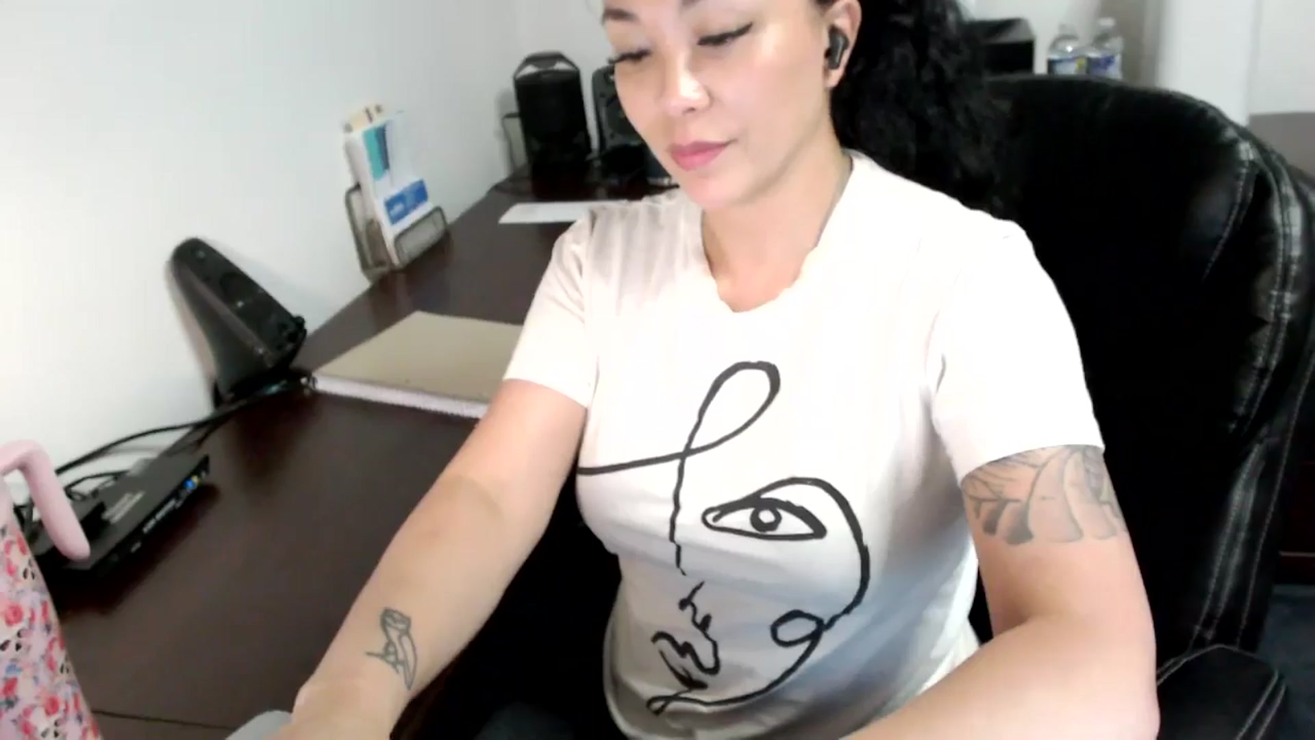Gallery image thumbnail from MickaylaMoon's myfreecams stream on, 06/17/2024, 20:27 image 7 of 20