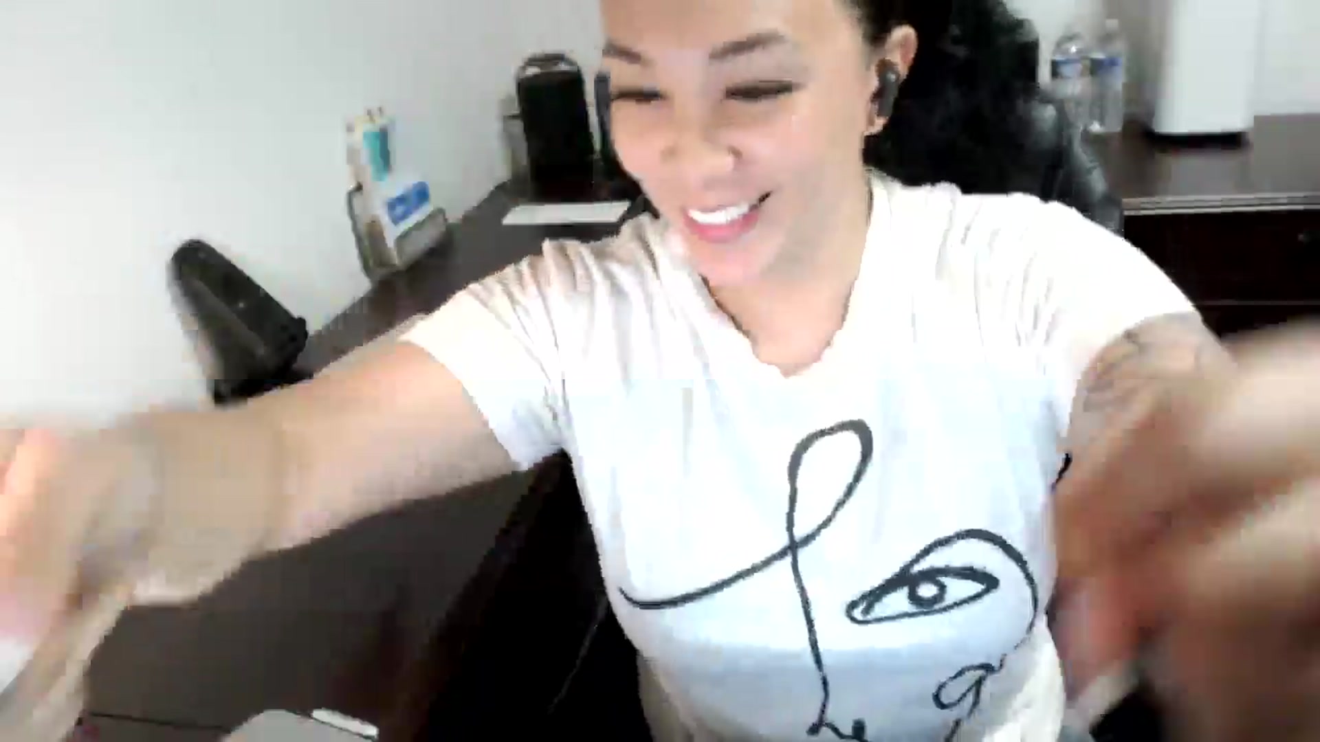 Gallery image thumbnail from MickaylaMoon's myfreecams stream on, 06/17/2024, 20:27 image 8 of 20
