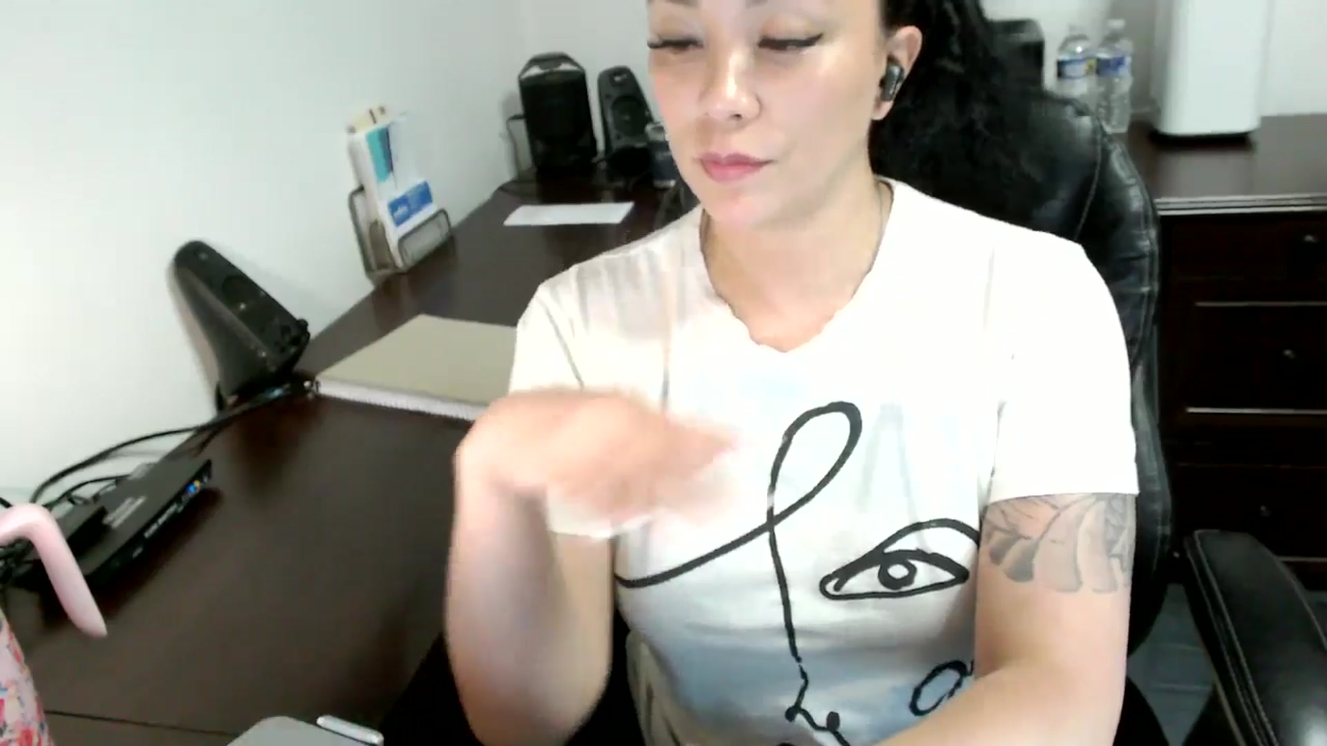 Gallery image thumbnail from MickaylaMoon's myfreecams stream on, 06/17/2024, 20:27 image 4 of 20