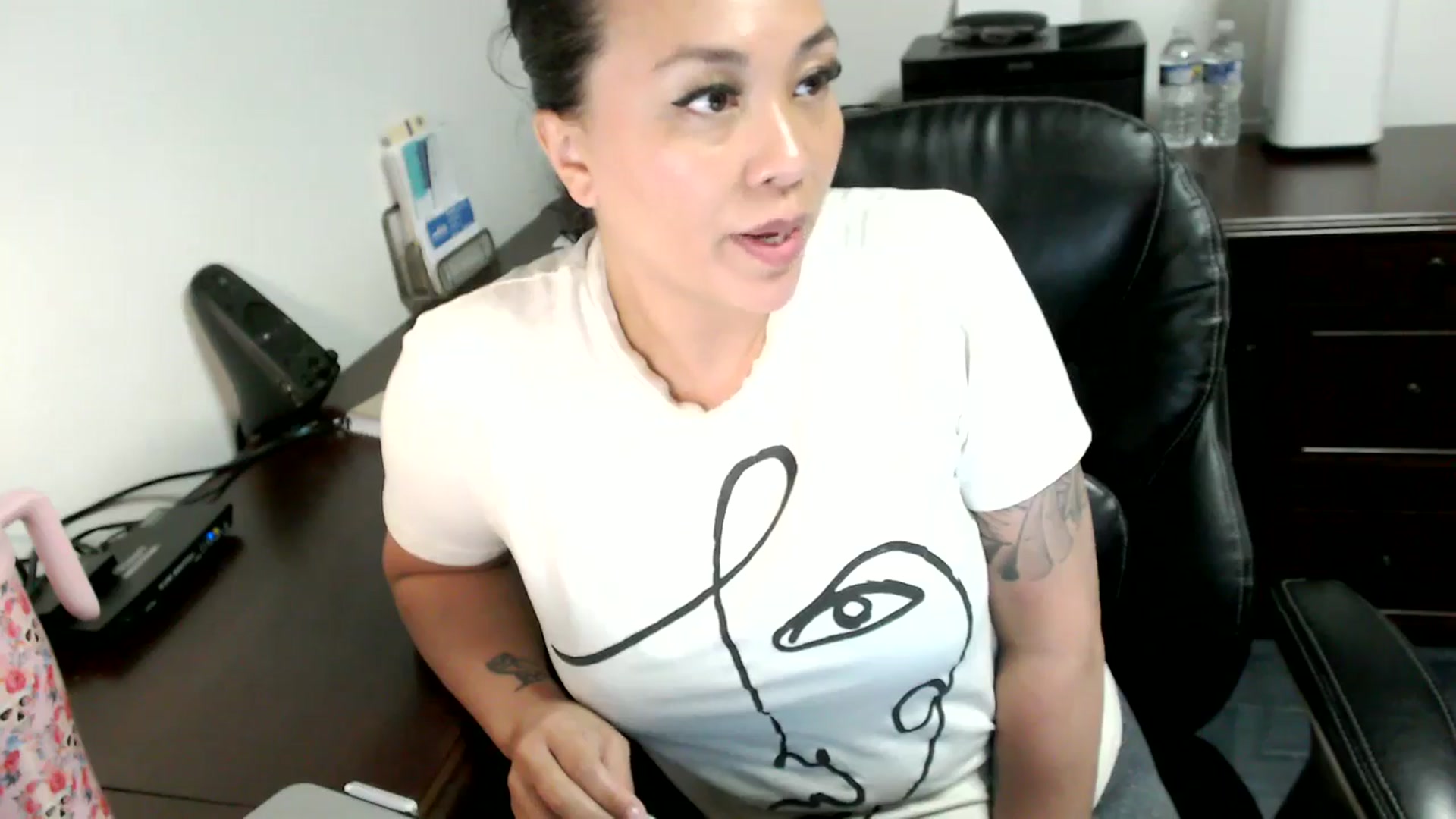 Gallery image thumbnail from MickaylaMoon's myfreecams stream on, 06/17/2024, 20:27 image 10 of 20