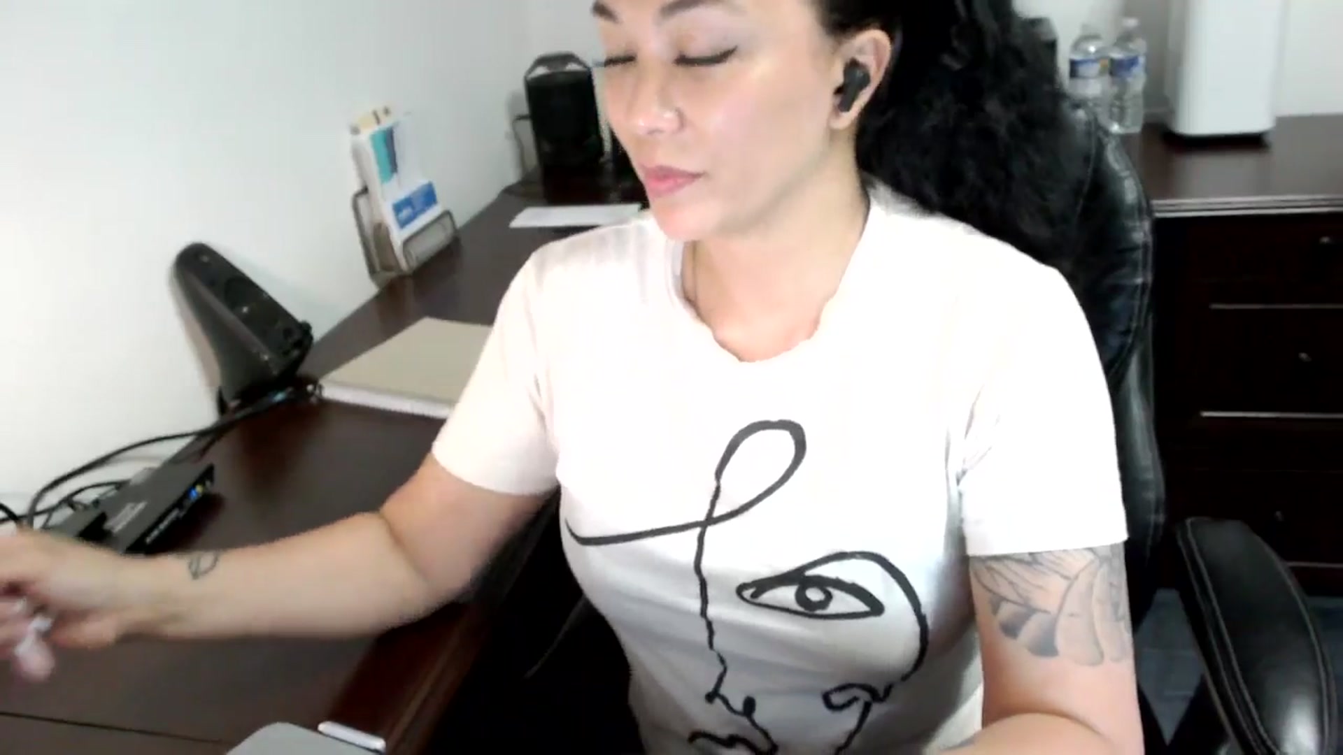 Gallery image thumbnail from MickaylaMoon's myfreecams stream on, 06/17/2024, 20:27 image 15 of 20