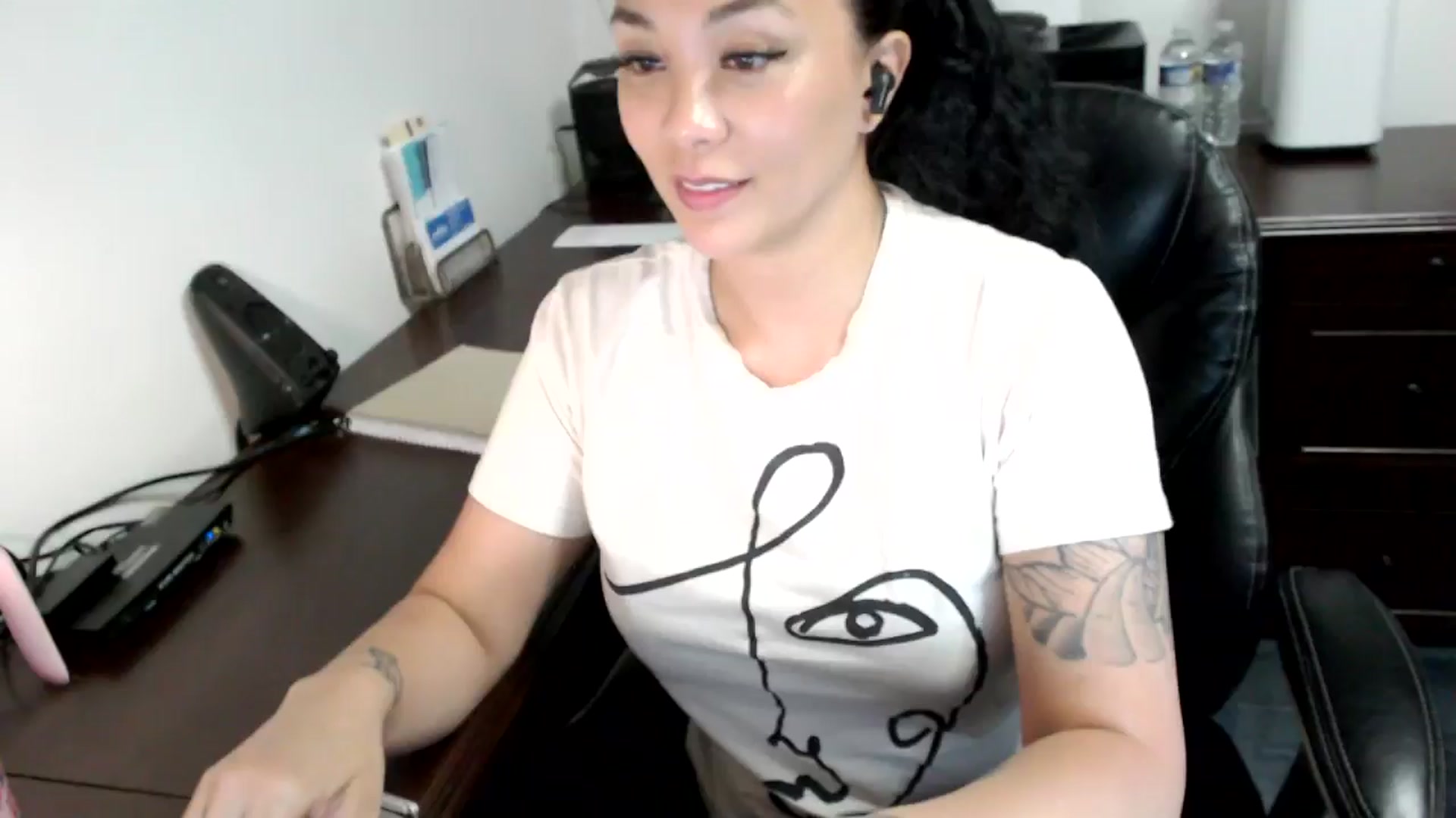 Gallery image thumbnail from MickaylaMoon's myfreecams stream on, 06/17/2024, 20:27 image 16 of 20