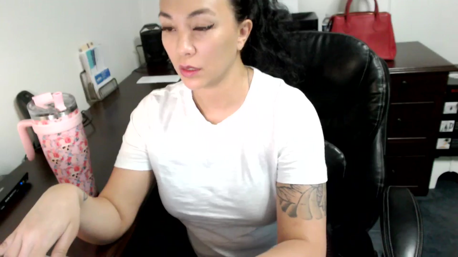 Gallery image thumbnail from MickaylaMoon's myfreecams stream on, 06/18/2024, 16:15 image 15 of 20