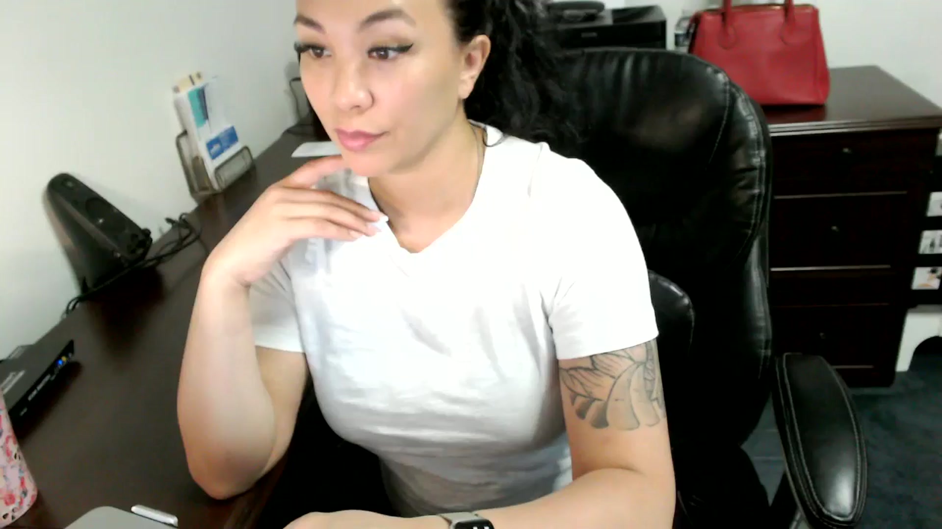 Gallery image thumbnail from MickaylaMoon's myfreecams stream on, 06/18/2024, 16:15 image 1 of 20