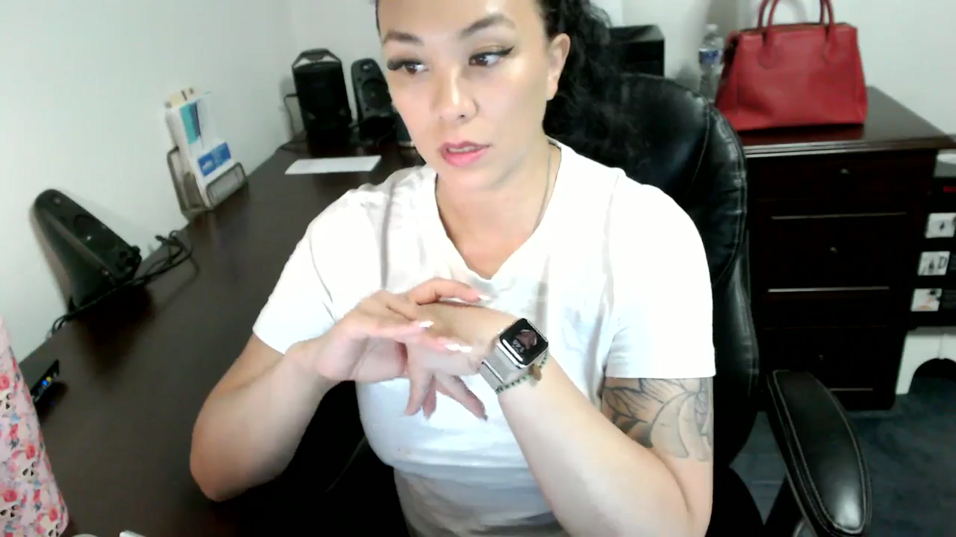 Gallery image thumbnail from MickaylaMoon's myfreecams stream on, 06/18/2024, 18:19 image 3 of 20