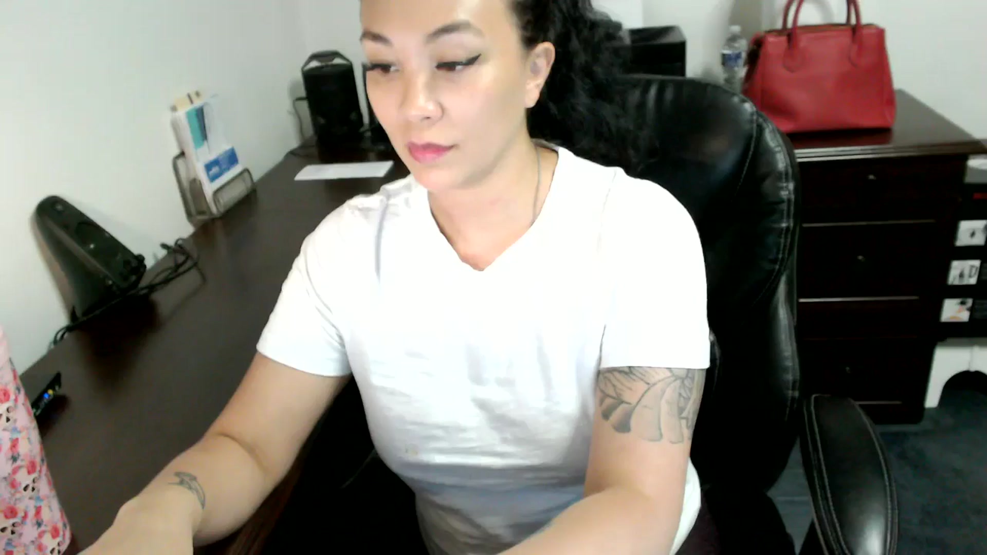 Gallery image thumbnail from MickaylaMoon's myfreecams stream on, 06/18/2024, 18:19 image 1 of 20