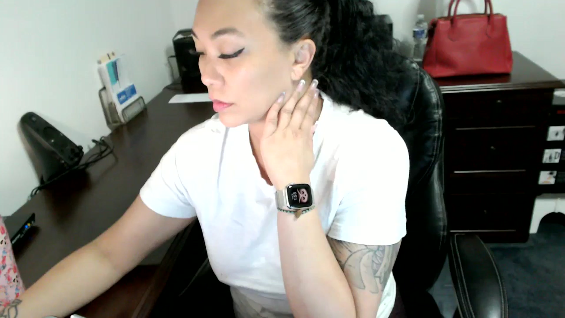 Gallery image thumbnail from MickaylaMoon's myfreecams stream on, 06/18/2024, 18:19 image 6 of 20