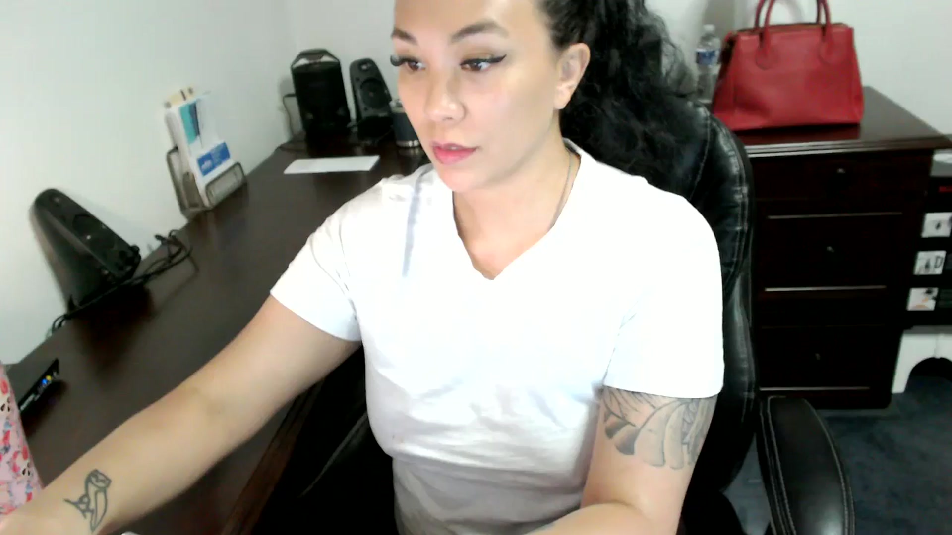 Gallery image thumbnail from MickaylaMoon's myfreecams stream on, 06/18/2024, 18:19 image 7 of 20