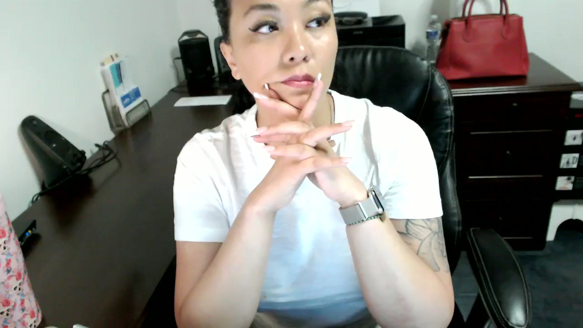 Gallery image thumbnail from MickaylaMoon's myfreecams stream on, 06/18/2024, 18:19 image 2 of 20