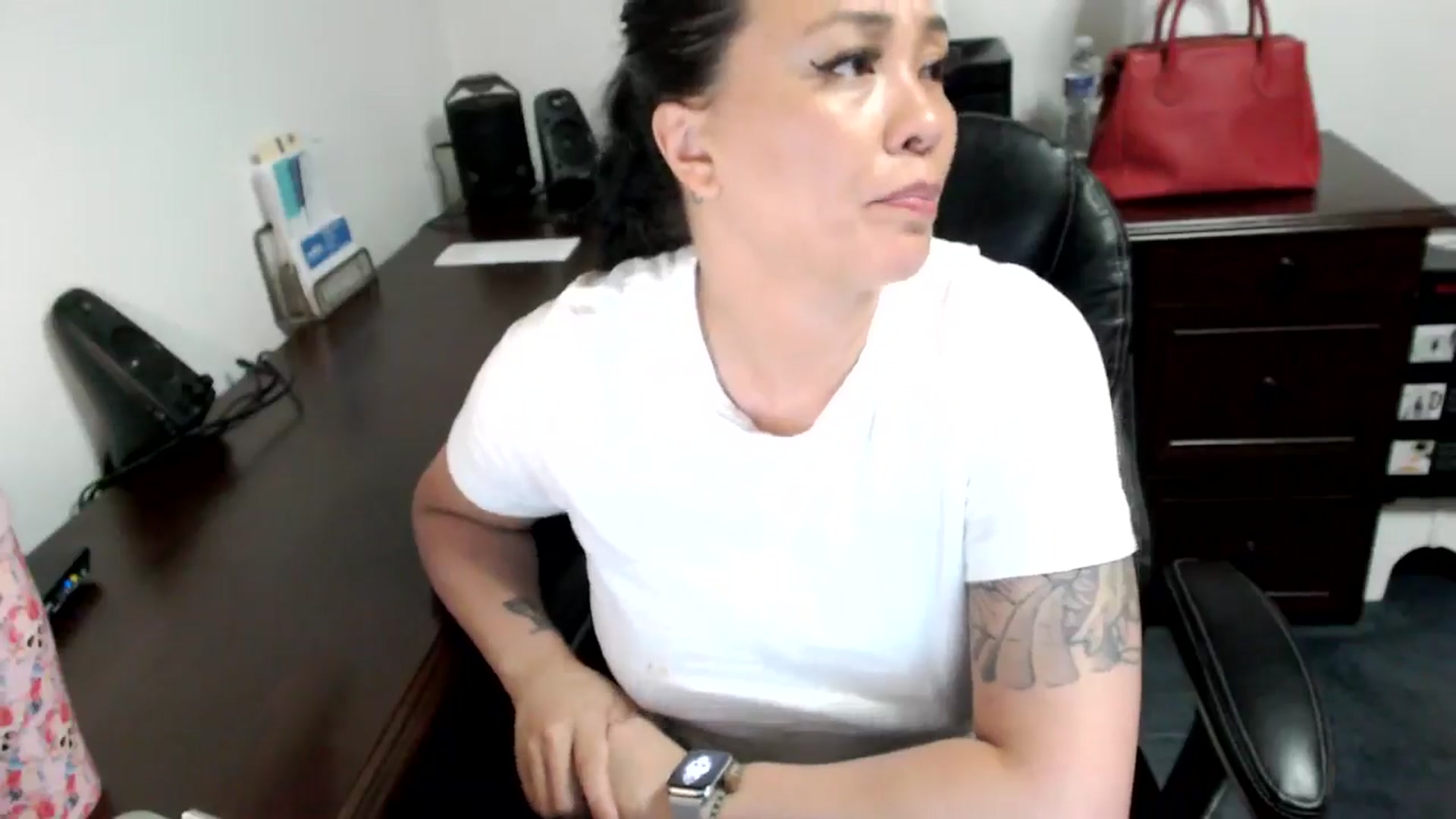 Gallery image thumbnail from MickaylaMoon's myfreecams stream on, 06/18/2024, 20:25 image 19 of 20