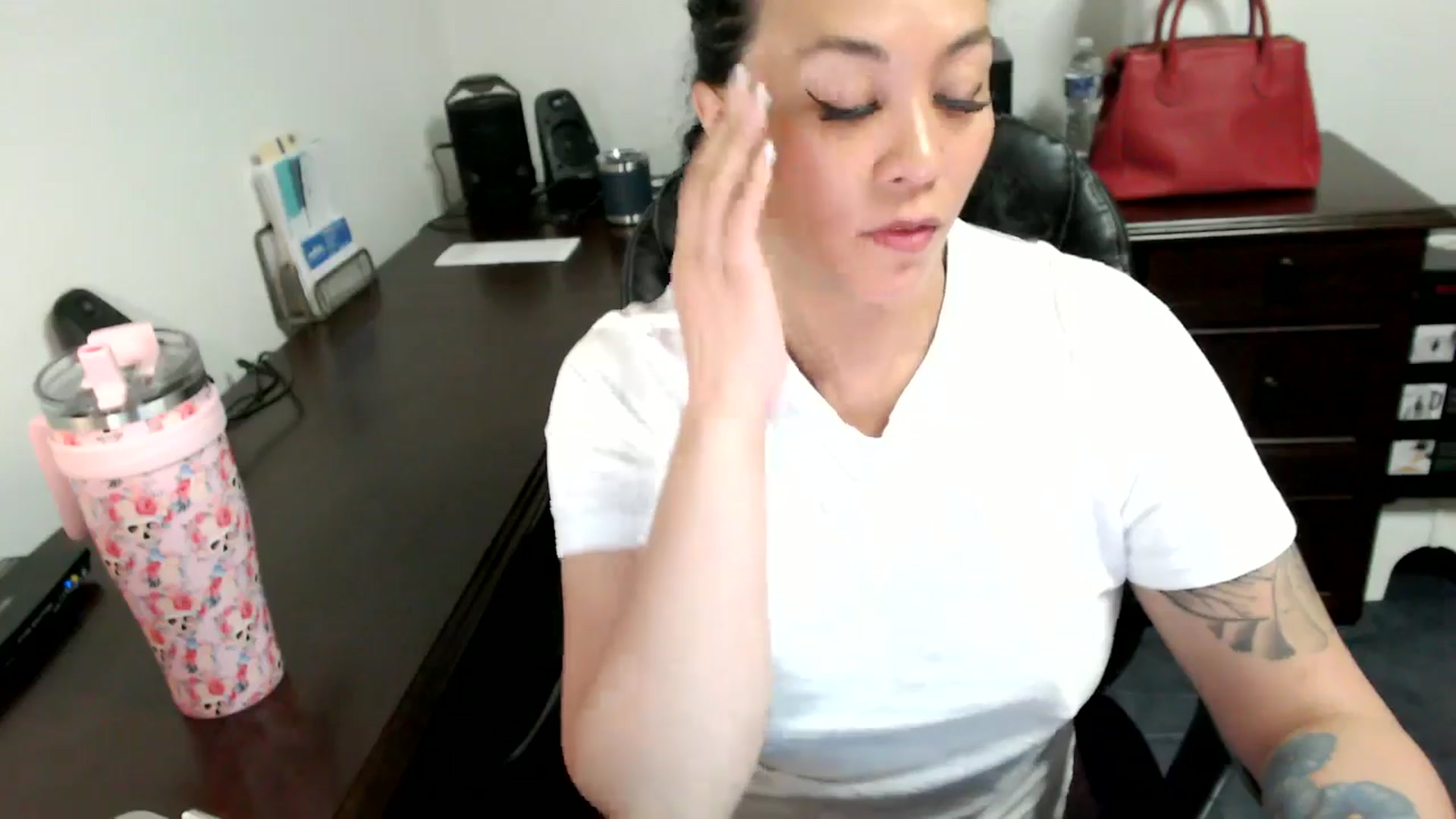 Gallery image thumbnail from MickaylaMoon's myfreecams stream on, 06/18/2024, 20:25 image 15 of 20