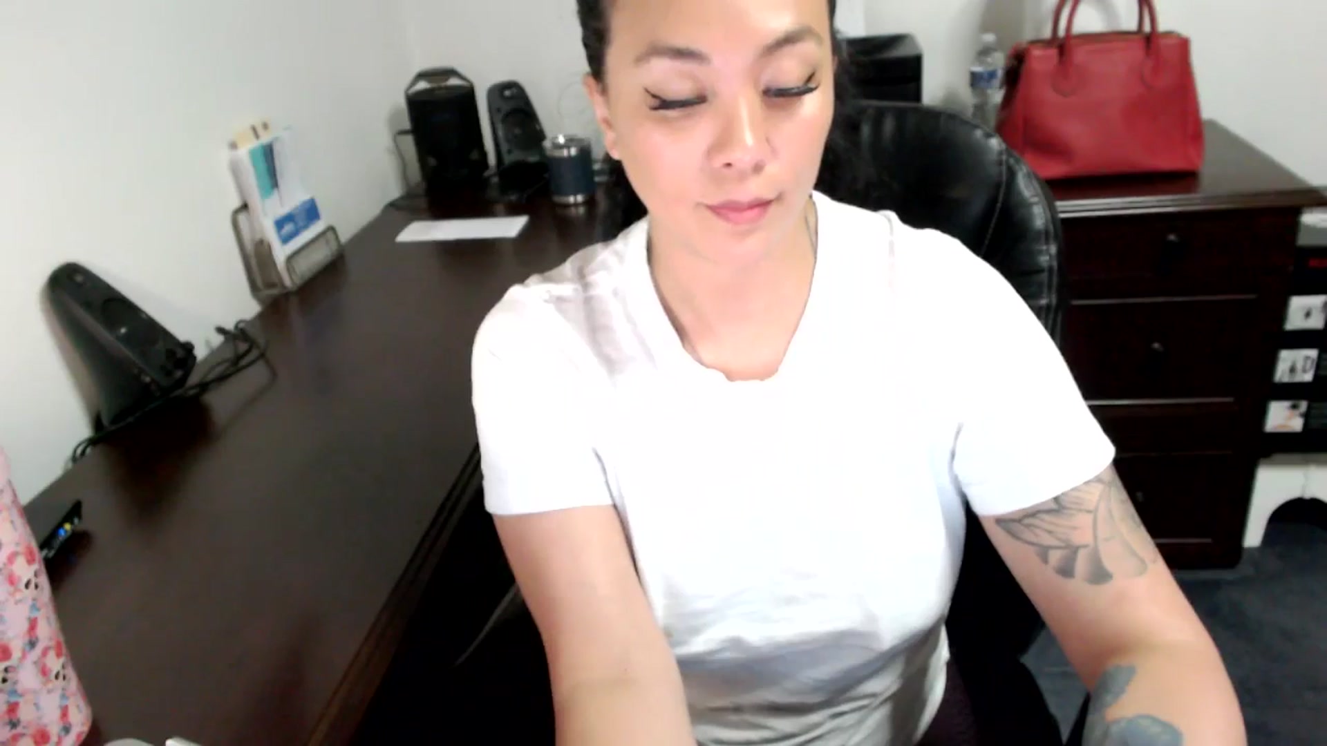 Gallery image thumbnail from MickaylaMoon's myfreecams stream on, 06/18/2024, 20:25 image 20 of 20