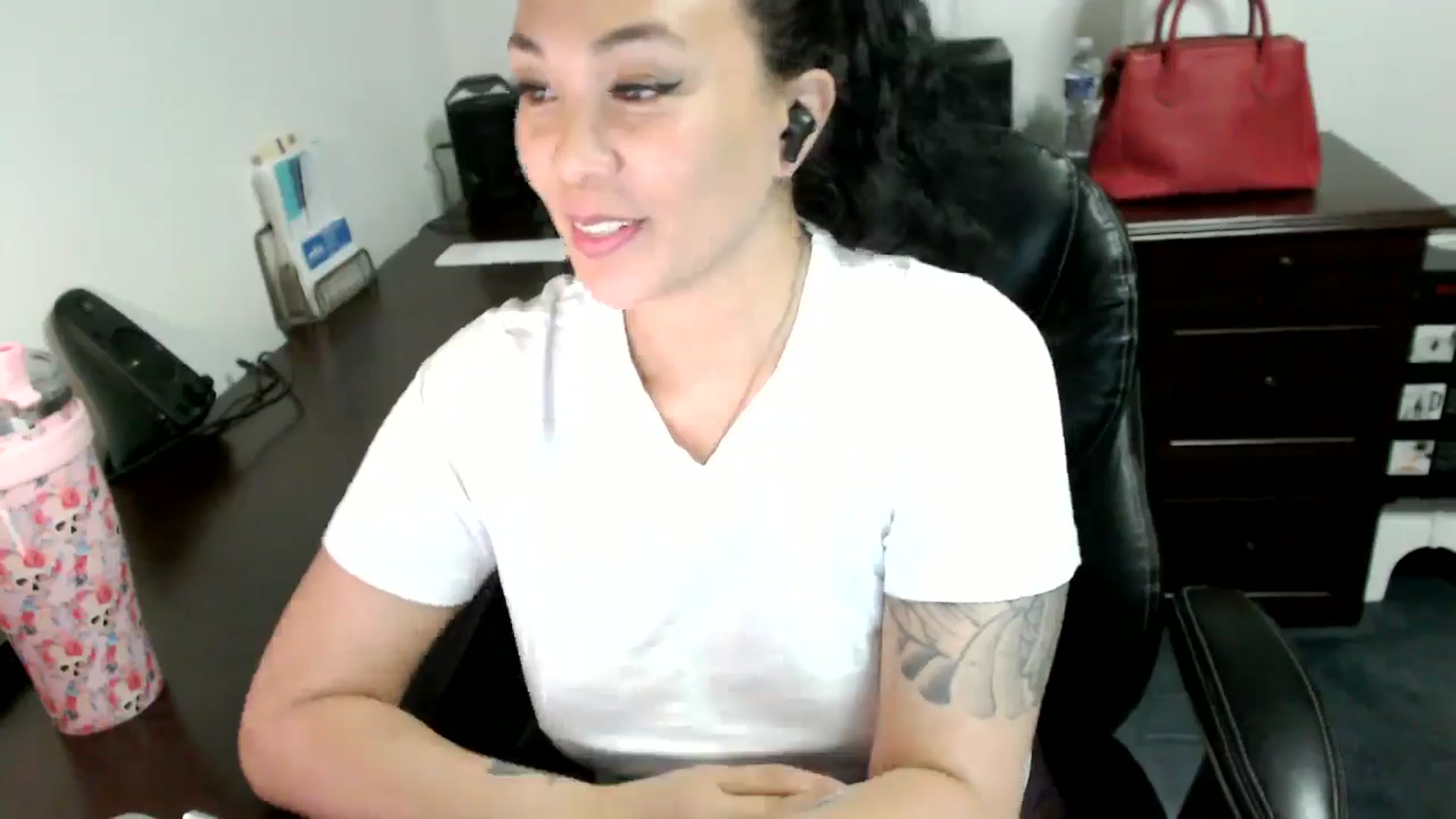 Gallery image thumbnail from MickaylaMoon's myfreecams stream on, 06/18/2024, 20:25 image 2 of 20
