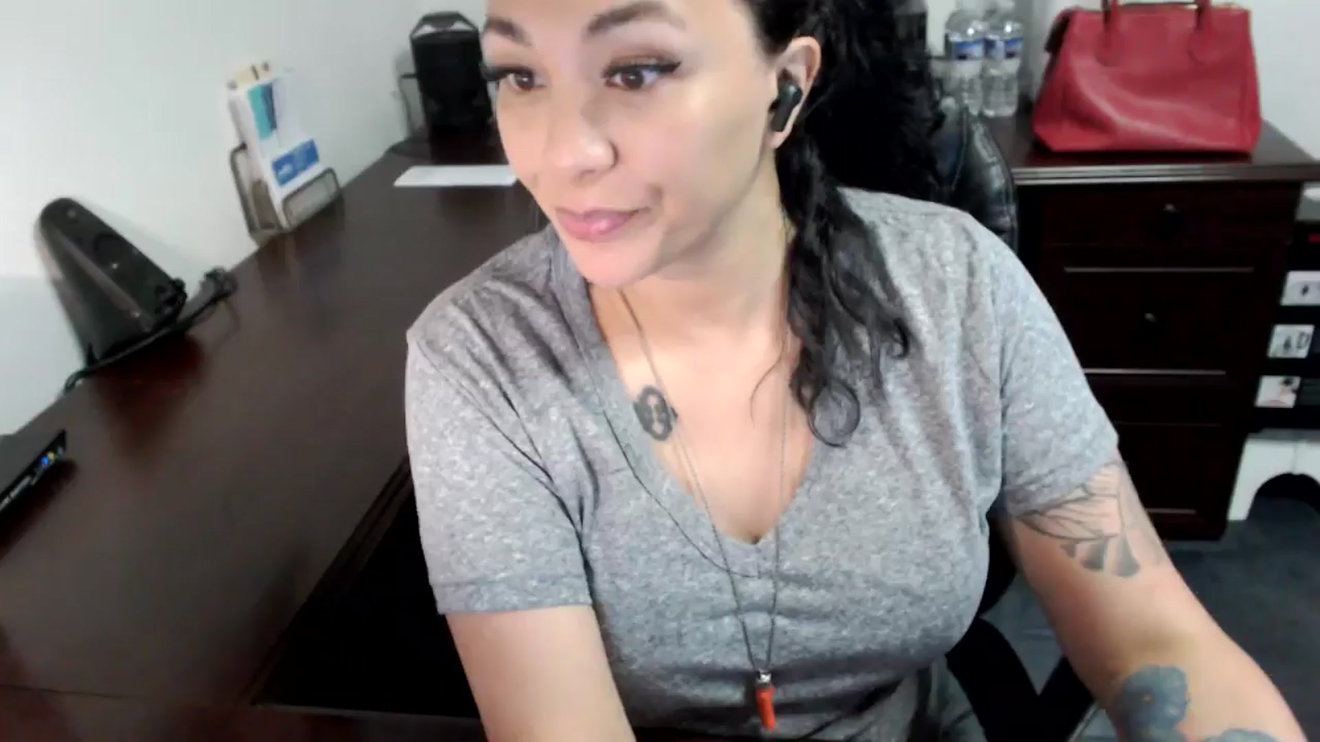 Gallery image thumbnail from MickaylaMoon's myfreecams stream on, 06/19/2024, 14:29 image 3 of 20