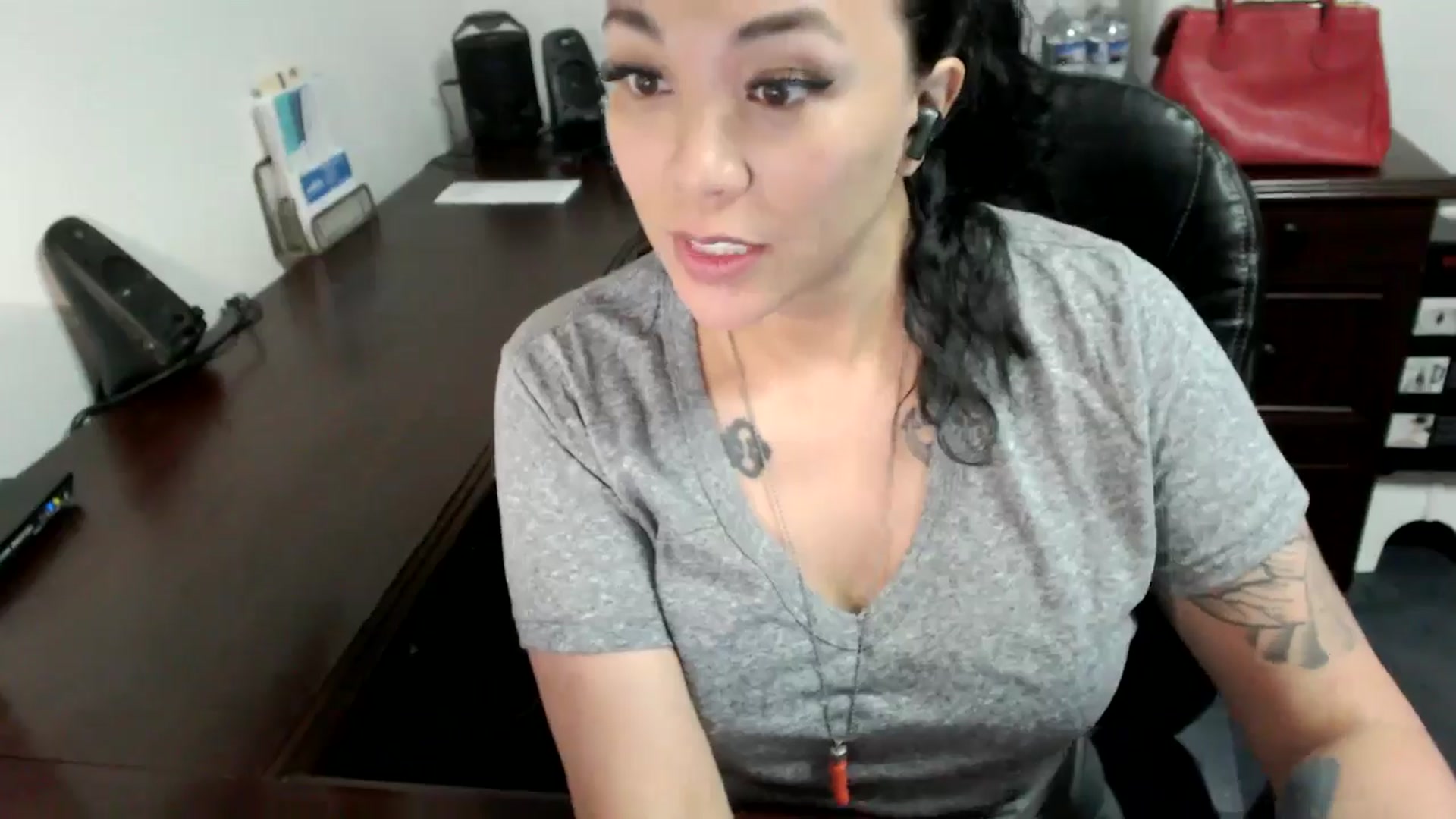 Gallery image thumbnail from MickaylaMoon's myfreecams stream on, 06/19/2024, 14:29 image 5 of 20