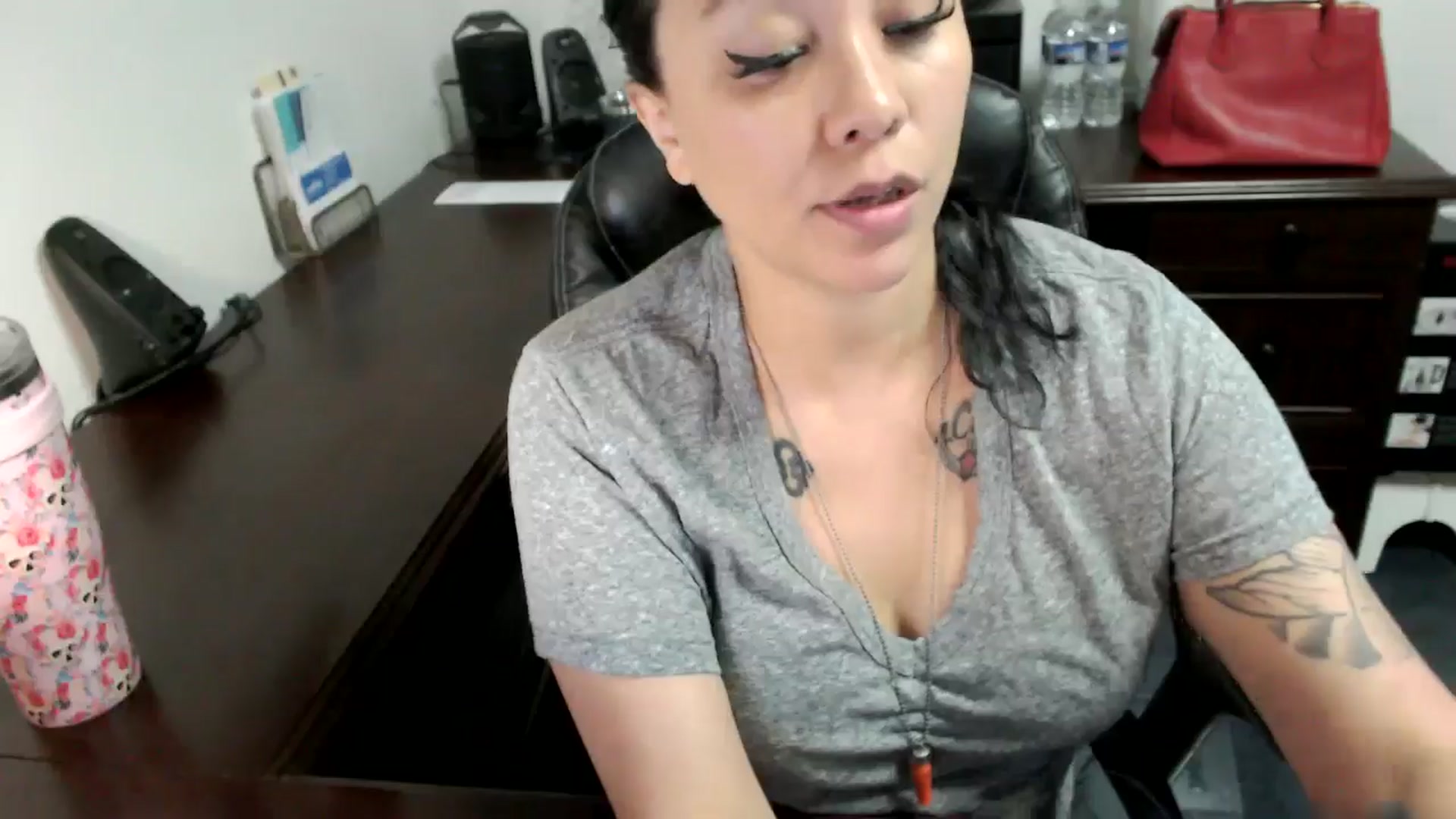 Gallery image thumbnail from MickaylaMoon's myfreecams stream on, 06/19/2024, 14:29 image 10 of 20
