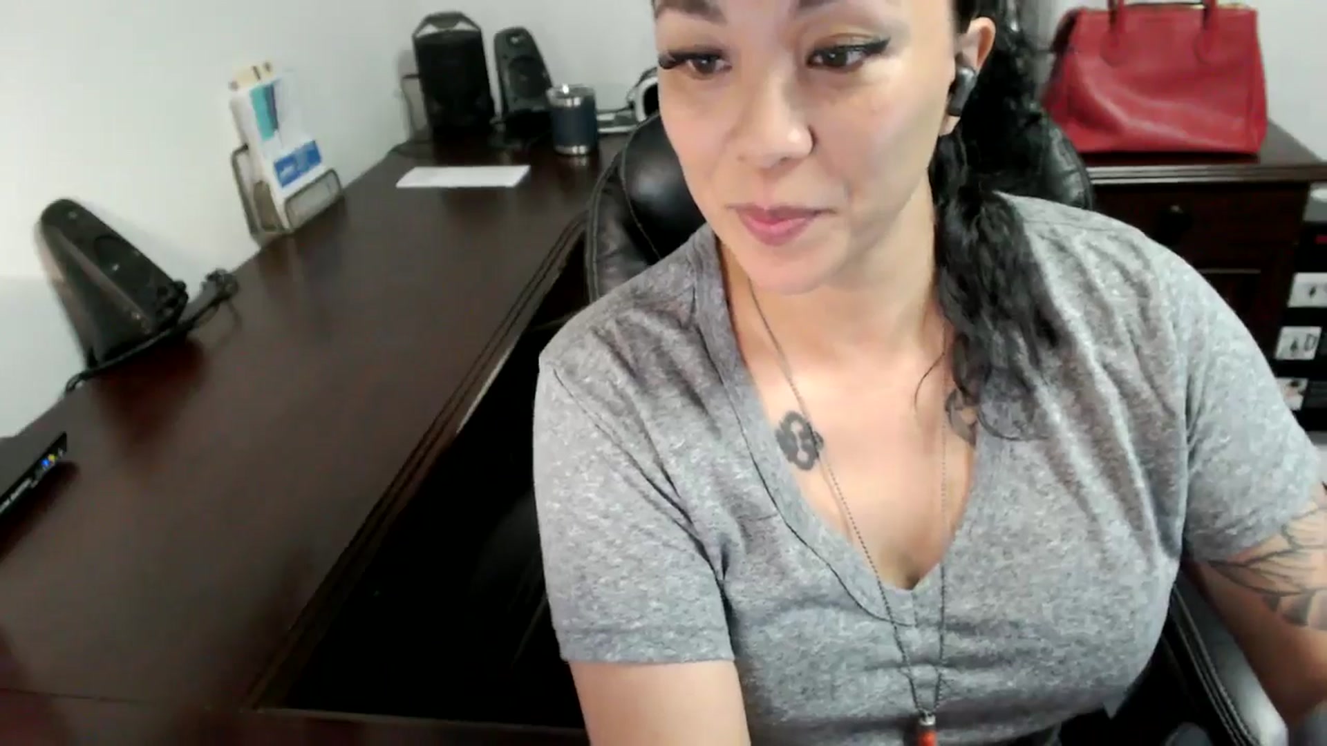 Gallery image thumbnail from MickaylaMoon's myfreecams stream on, 06/19/2024, 14:29 image 4 of 20