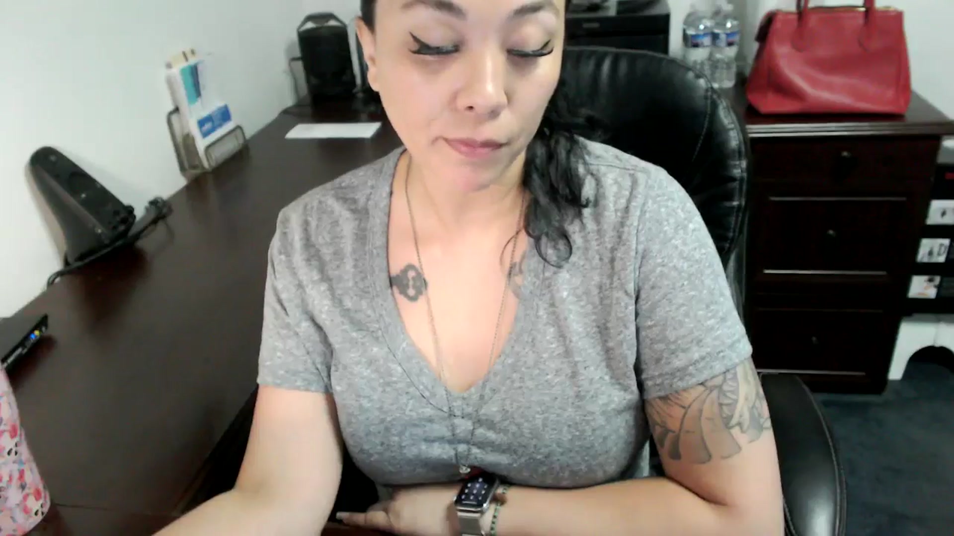Gallery image thumbnail from MickaylaMoon's myfreecams stream on, 06/19/2024, 14:29 image 11 of 20