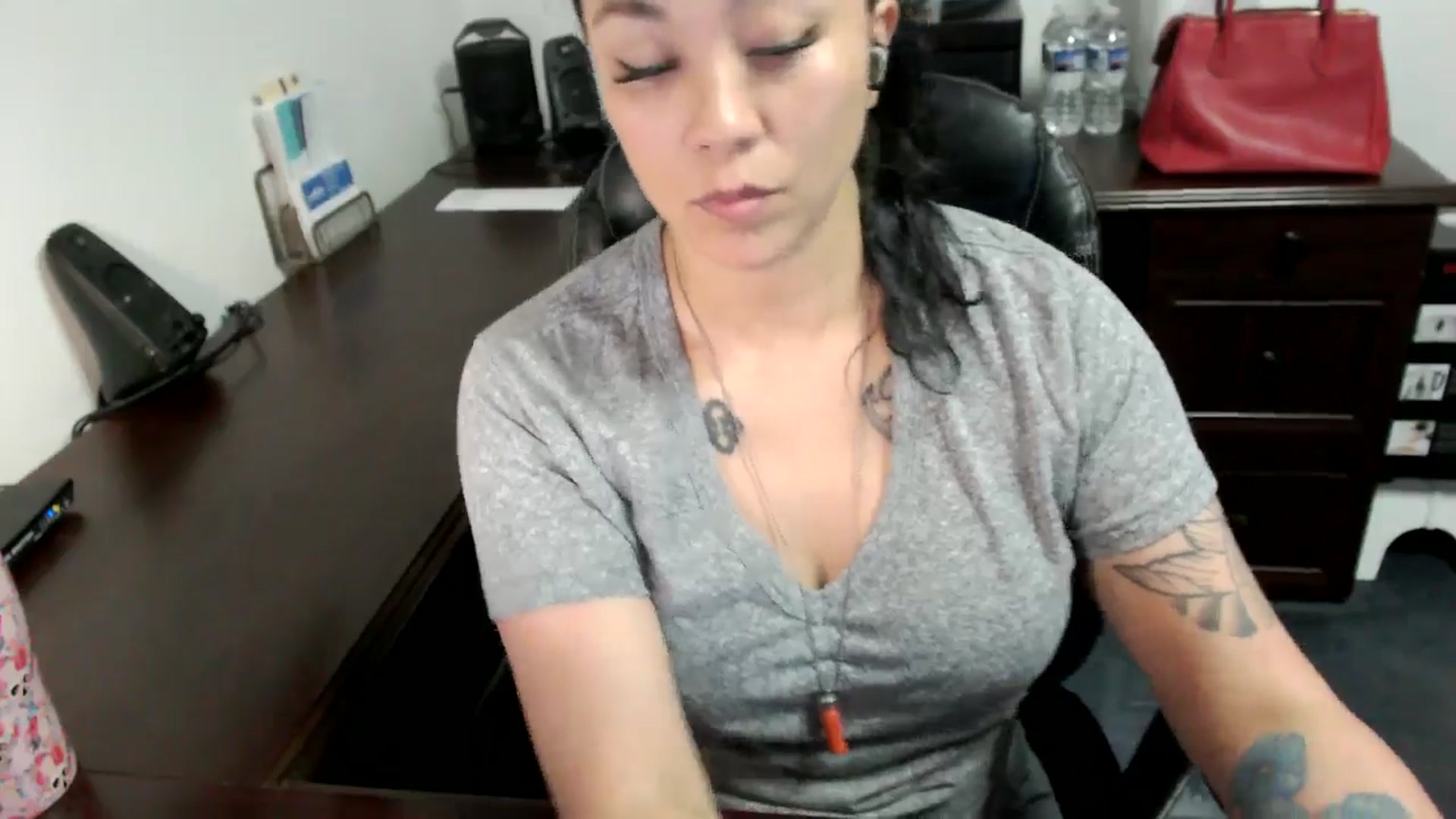 Gallery image thumbnail from MickaylaMoon's myfreecams stream on, 06/19/2024, 14:29 image 12 of 20