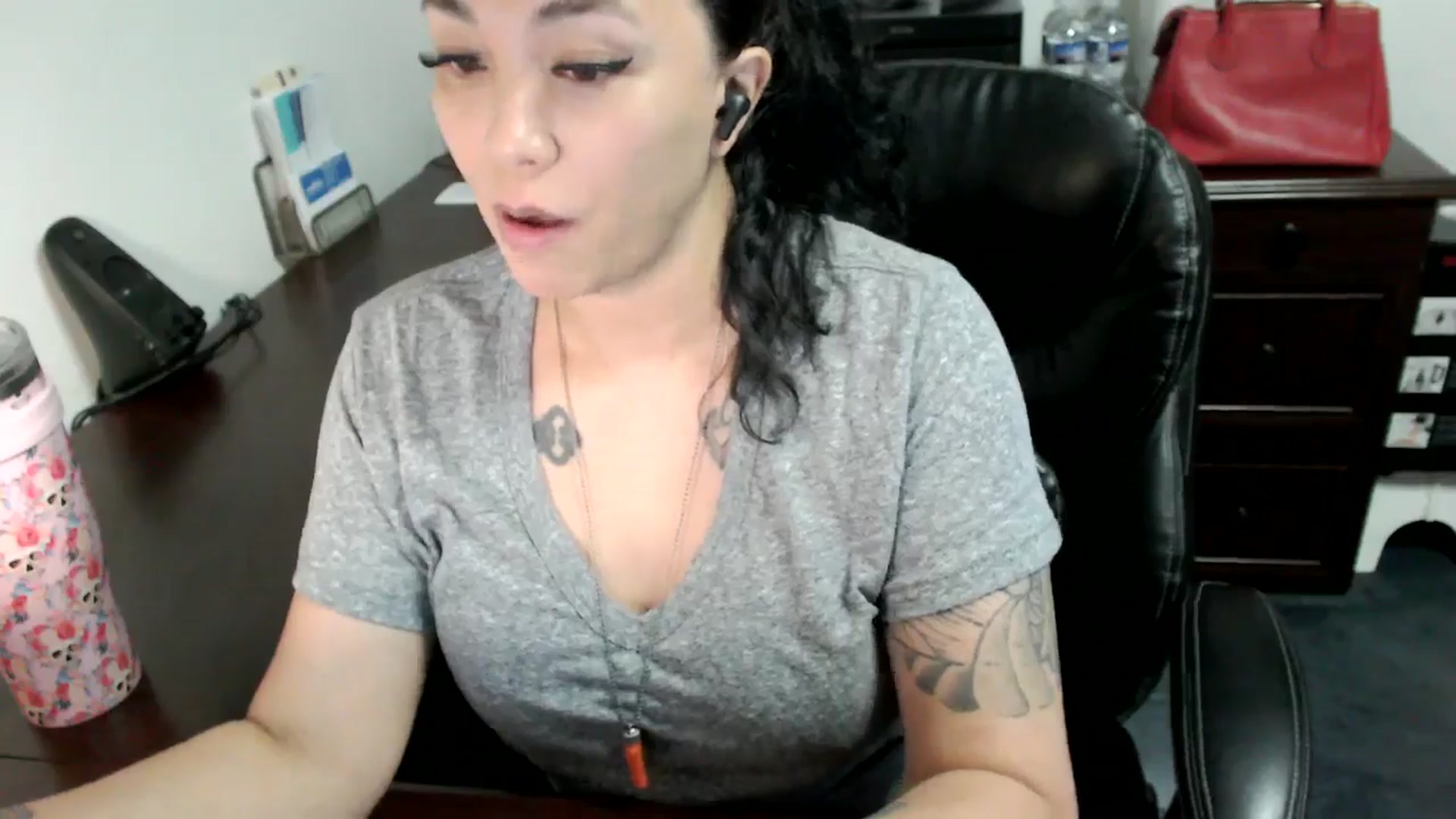 Gallery image thumbnail from MickaylaMoon's myfreecams stream on, 06/19/2024, 14:29 image 9 of 20