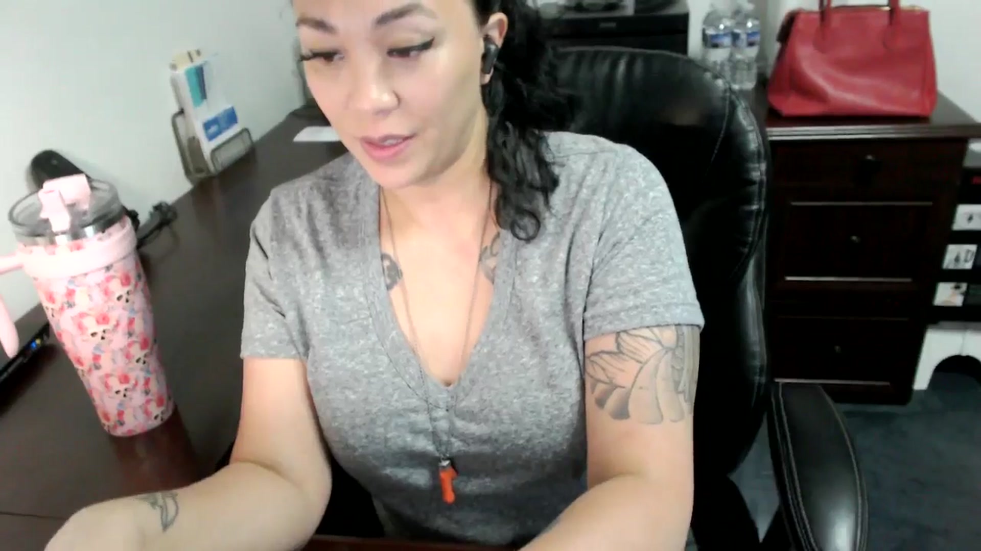 Gallery image thumbnail from MickaylaMoon's myfreecams stream on, 06/19/2024, 14:29 image 16 of 20