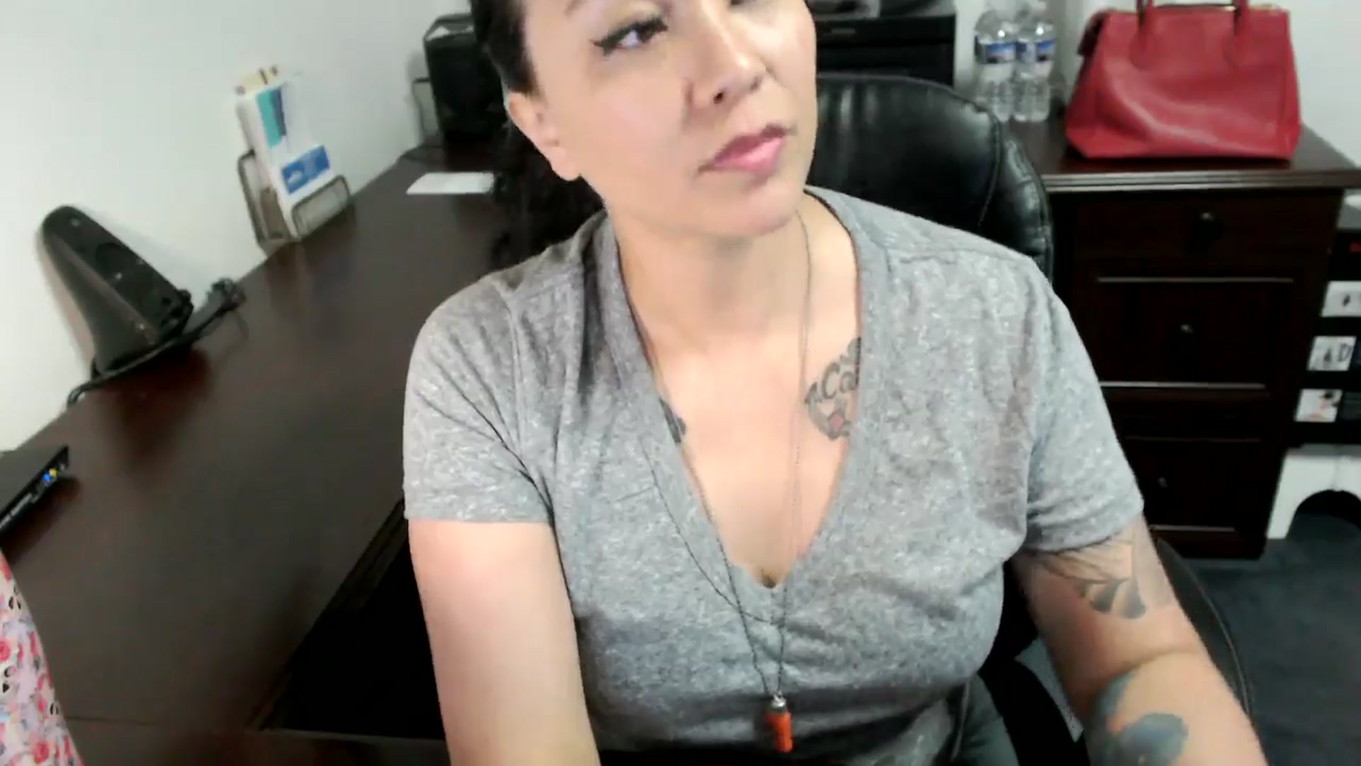 Gallery image thumbnail from MickaylaMoon's myfreecams stream on, 06/19/2024, 15:06 image 8 of 20