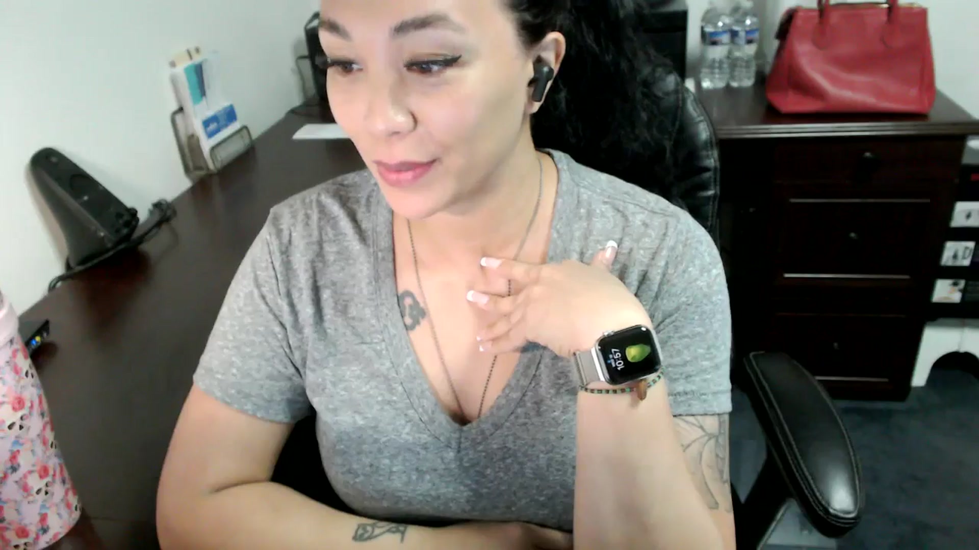 Gallery image thumbnail from MickaylaMoon's myfreecams stream on, 06/19/2024, 15:06 image 14 of 20