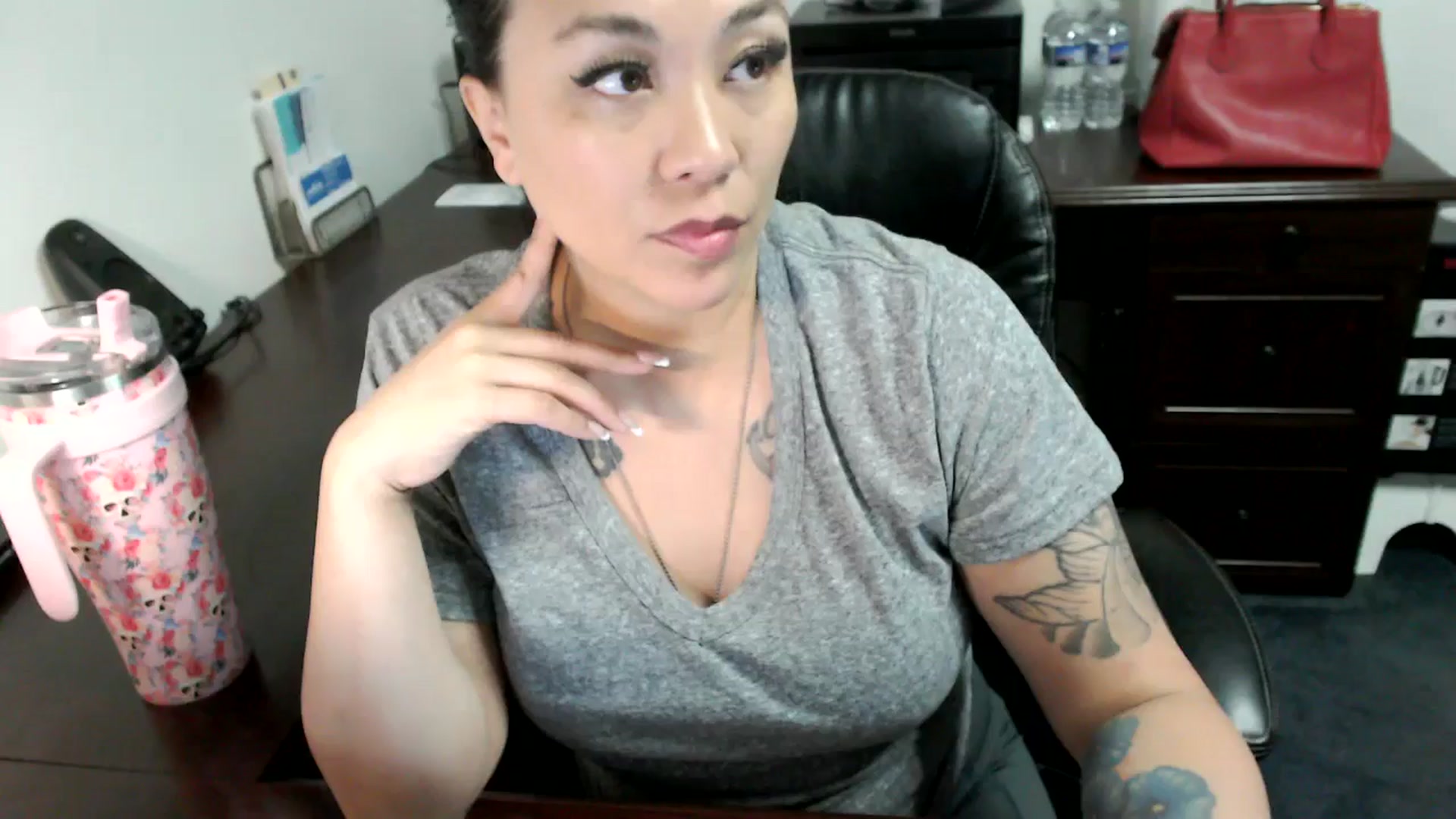 Gallery image thumbnail from MickaylaMoon's myfreecams stream on, 06/19/2024, 15:06 image 20 of 20