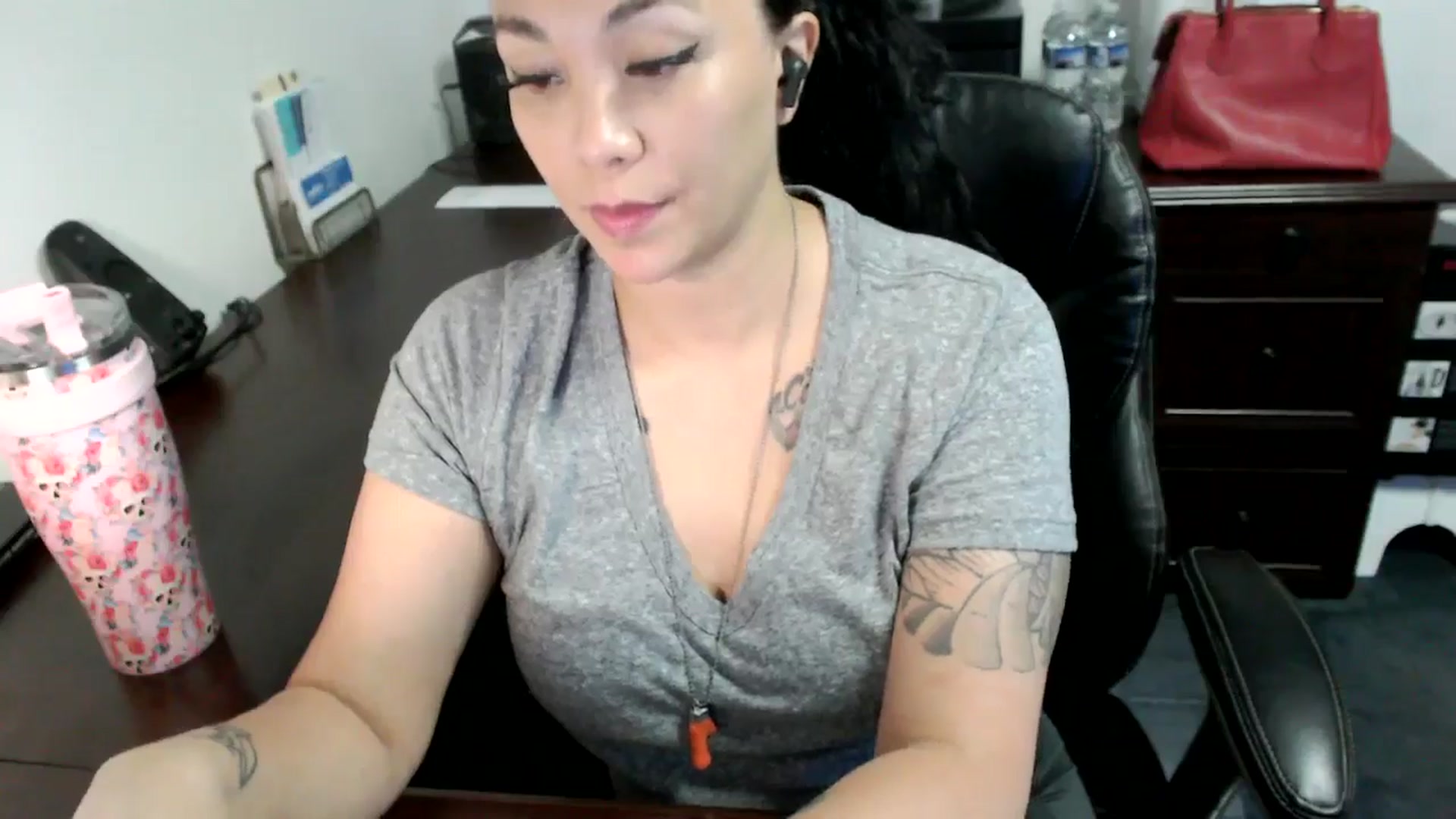 Gallery image thumbnail from MickaylaMoon's myfreecams stream on, 06/19/2024, 15:06 image 3 of 20
