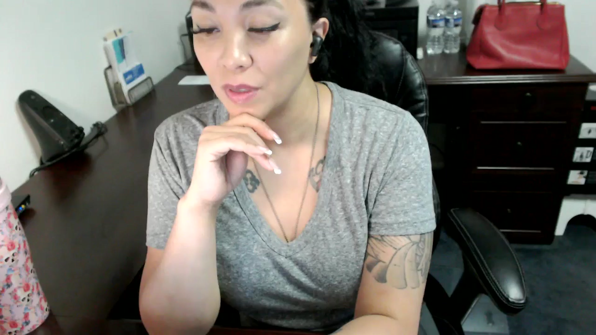 Gallery image thumbnail from MickaylaMoon's myfreecams stream on, 06/19/2024, 15:06 image 13 of 20