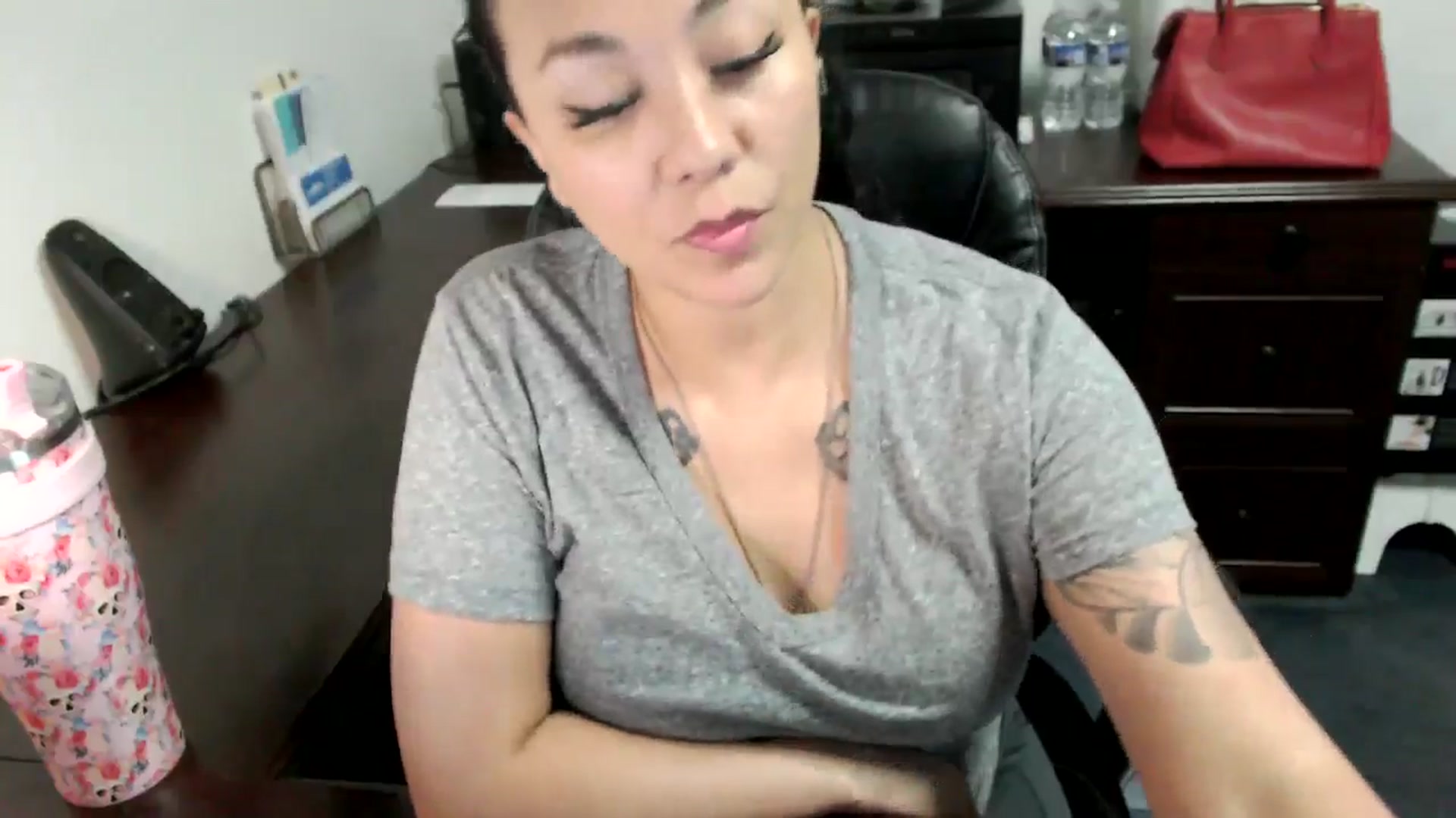 Gallery image thumbnail from MickaylaMoon's myfreecams stream on, 06/19/2024, 15:06 image 17 of 20