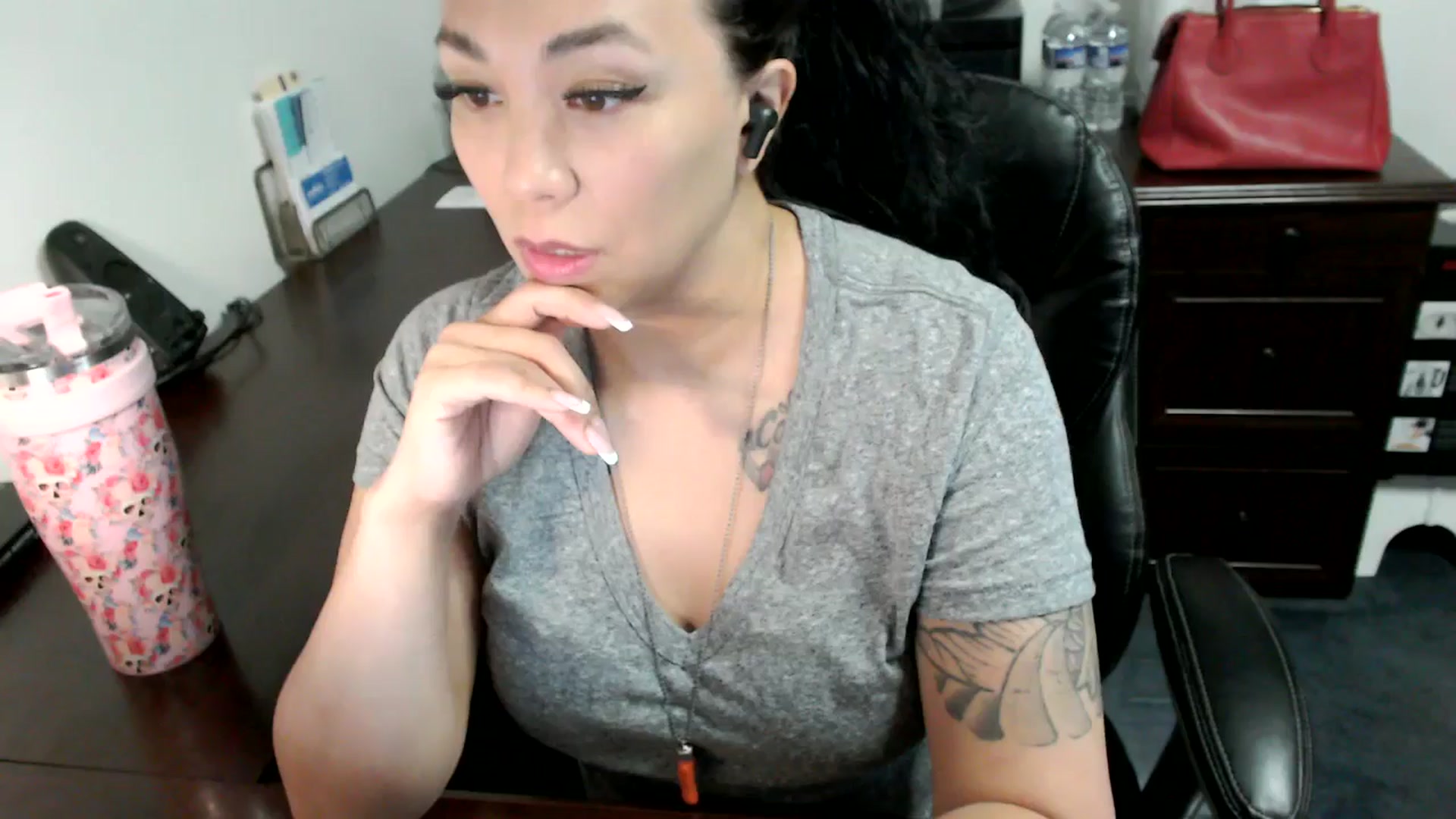 Gallery image thumbnail from MickaylaMoon's myfreecams stream on, 06/19/2024, 15:06 image 1 of 20