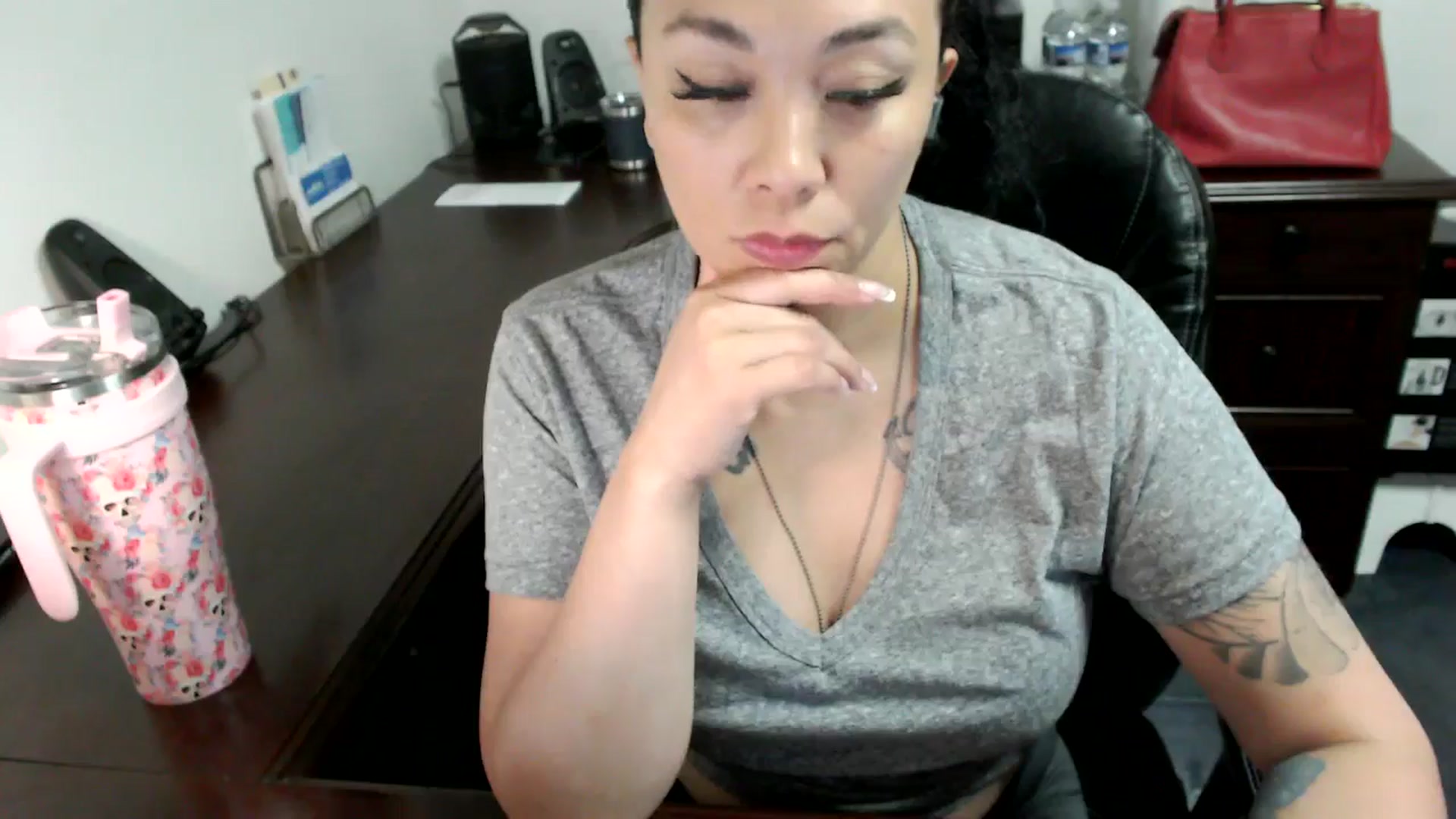 Gallery image thumbnail from MickaylaMoon's myfreecams stream on, 06/19/2024, 15:31 image 16 of 20