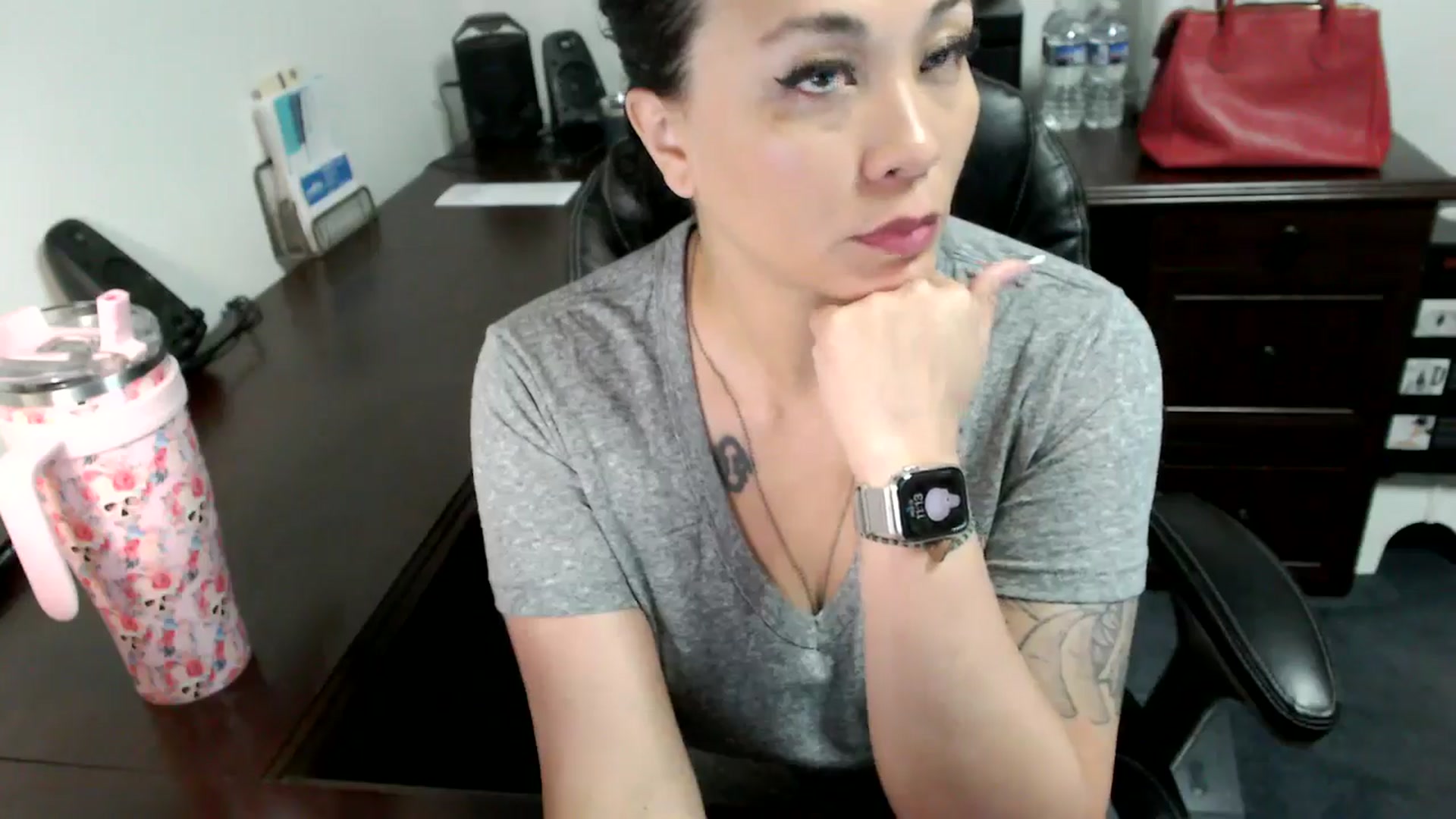 Gallery image thumbnail from MickaylaMoon's myfreecams stream on, 06/19/2024, 15:31 image 3 of 20