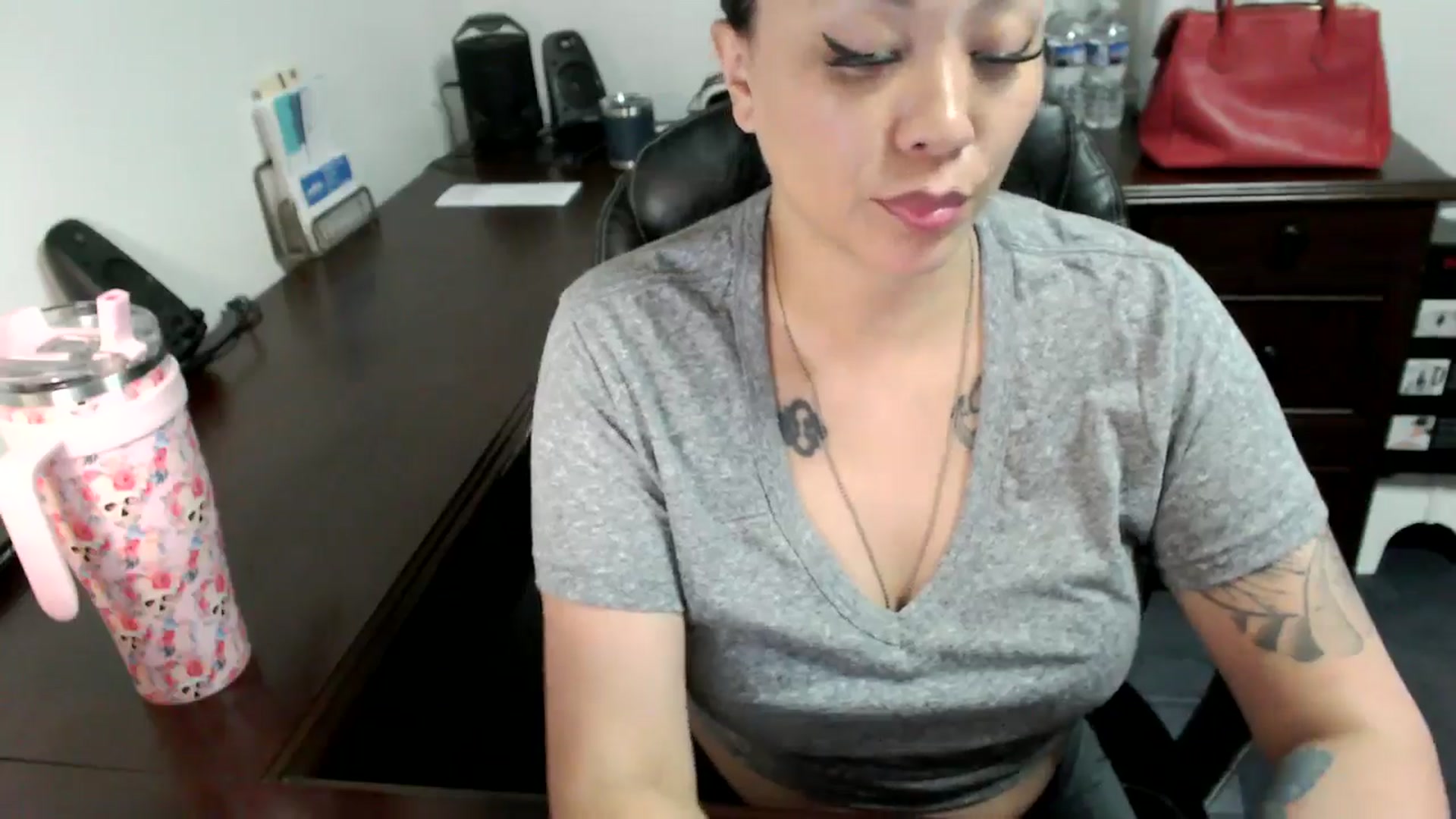 Gallery image thumbnail from MickaylaMoon's myfreecams stream on, 06/19/2024, 15:31 image 14 of 20