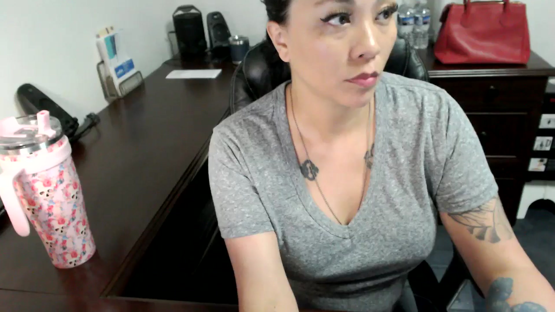 Gallery image thumbnail from MickaylaMoon's myfreecams stream on, 06/19/2024, 15:31 image 4 of 20