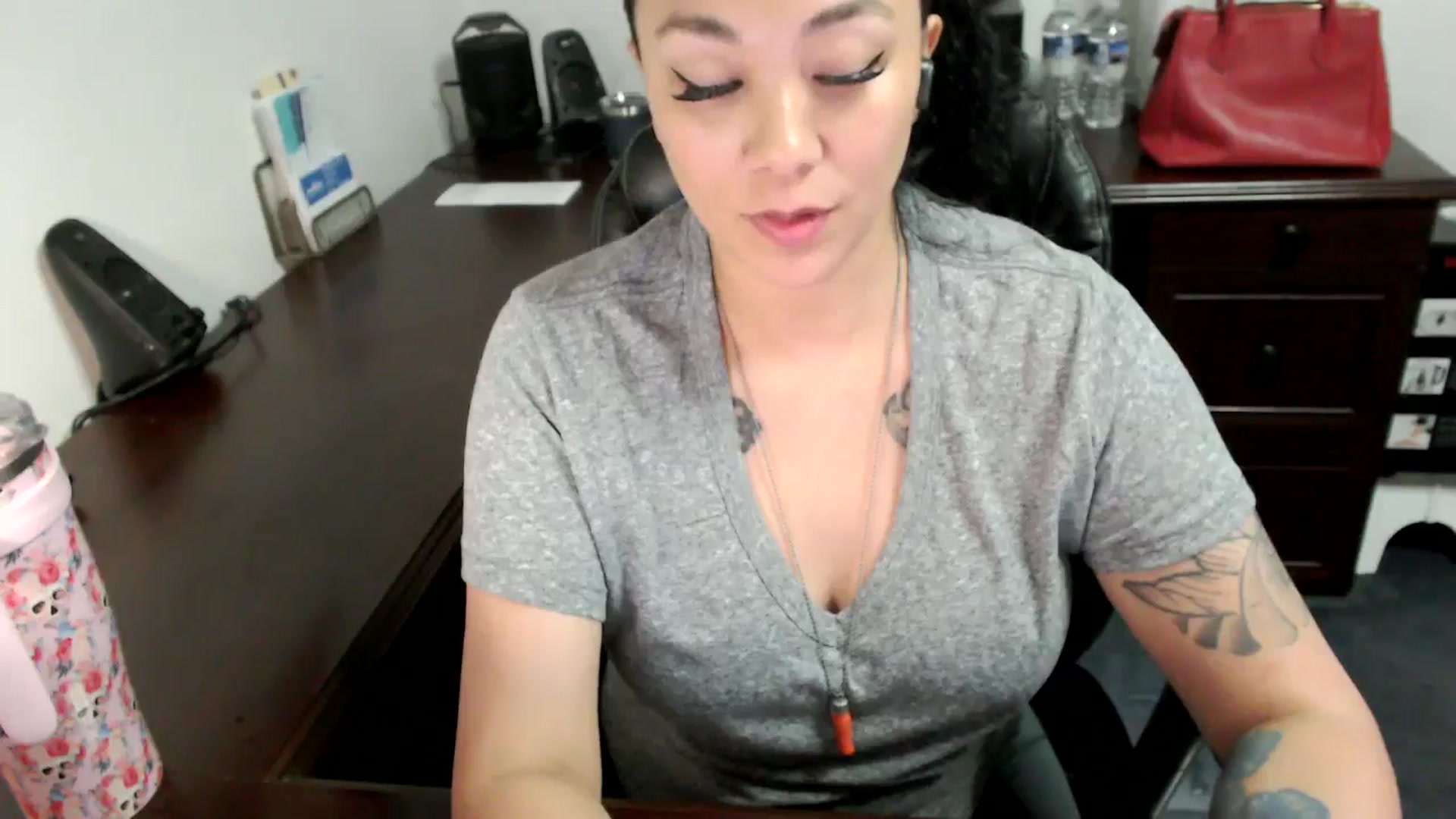 Gallery image thumbnail from MickaylaMoon's myfreecams stream on, 06/19/2024, 15:54 image 18 of 20